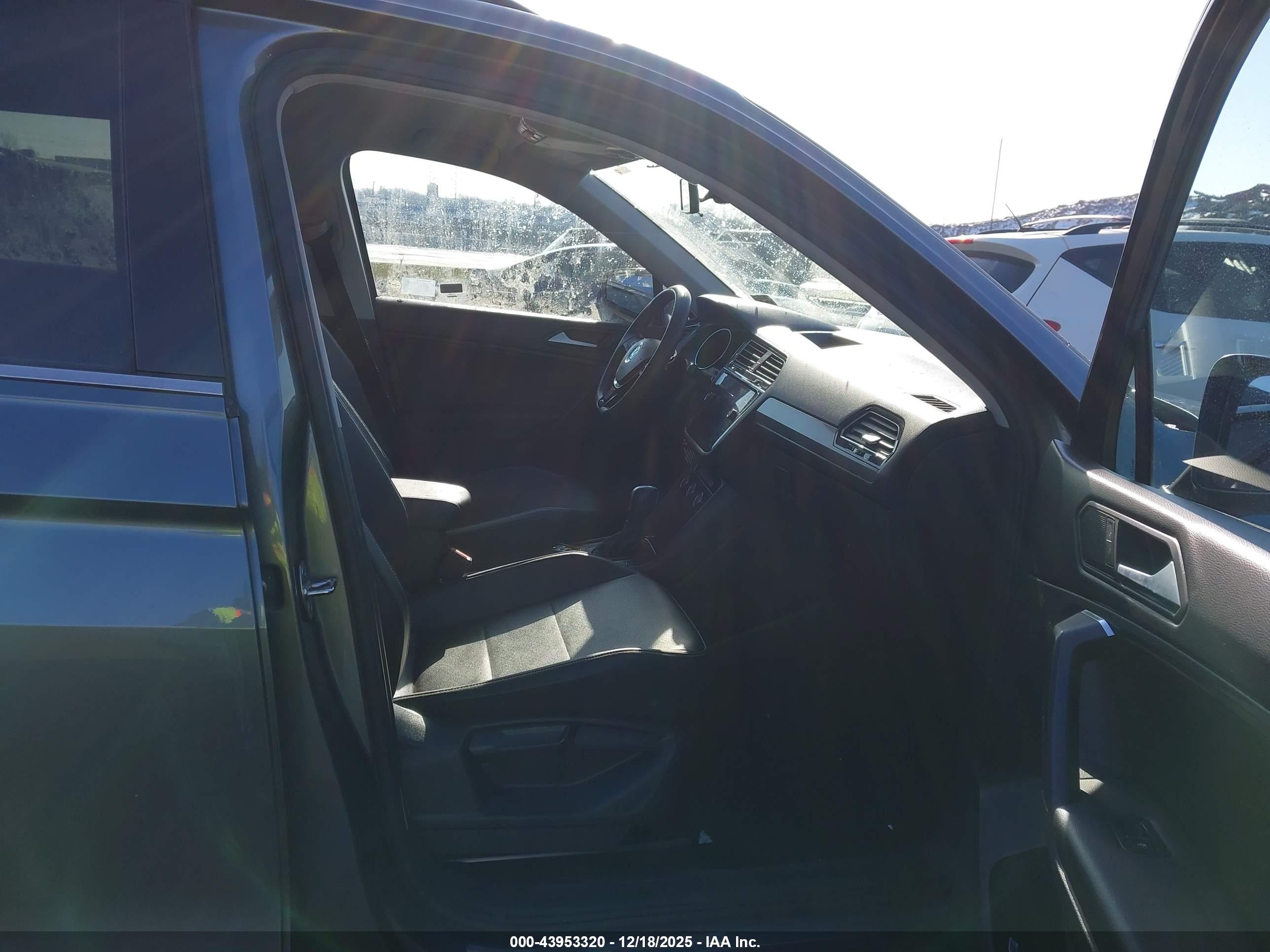VOLKSWAGEN TIGUAN image 5