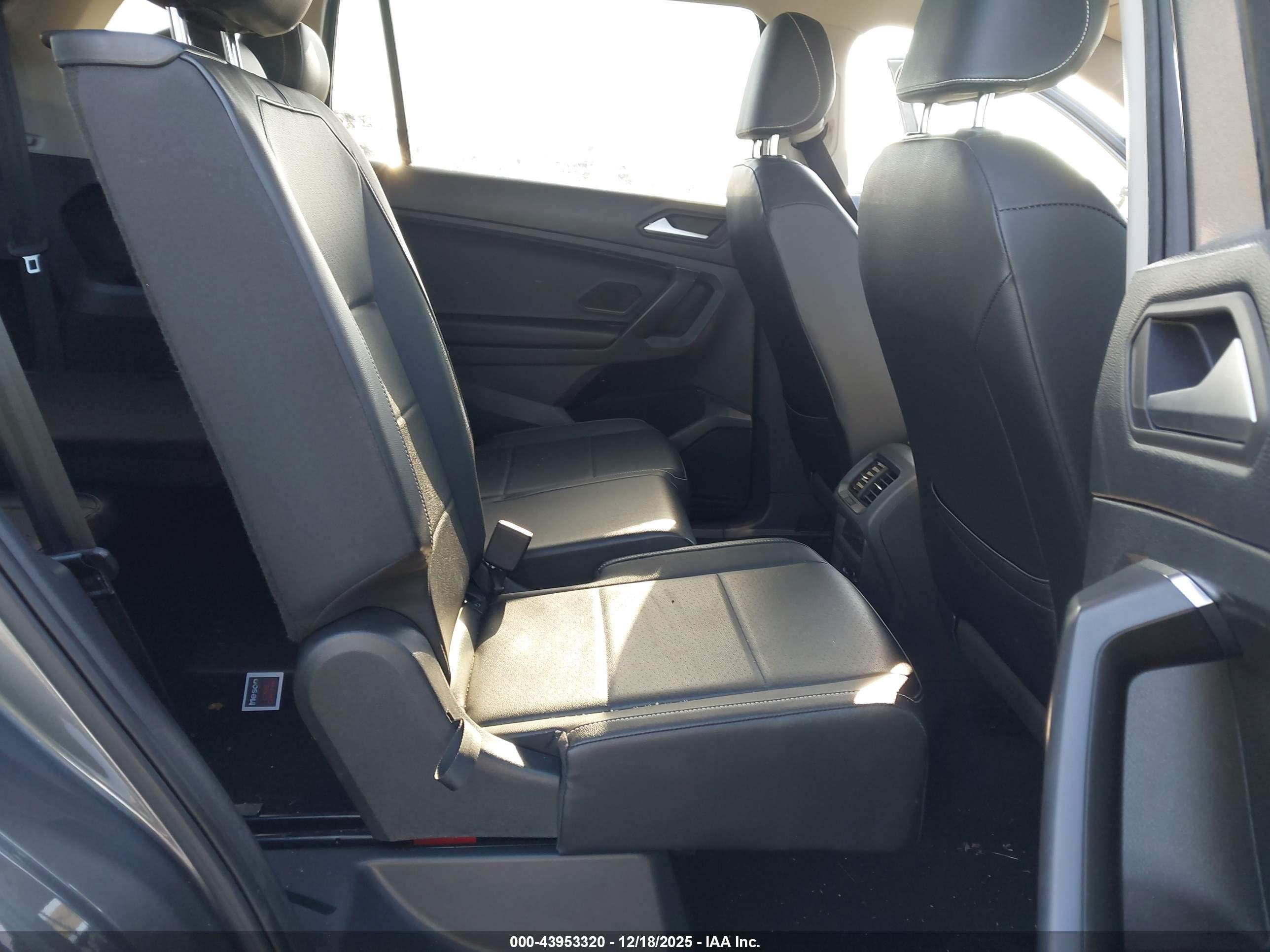VOLKSWAGEN TIGUAN image 8