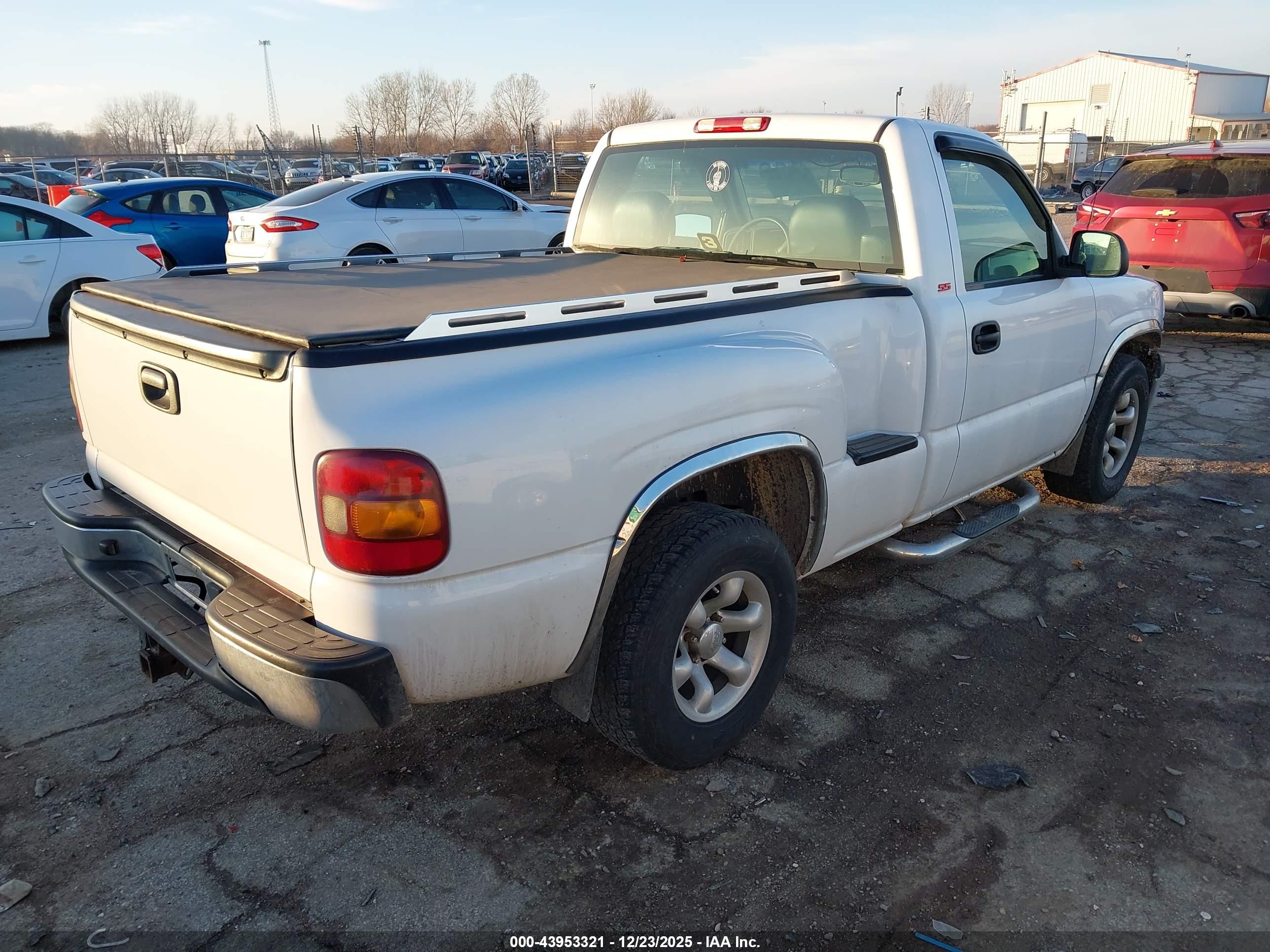 CHEVROLET SILVERADO image 4