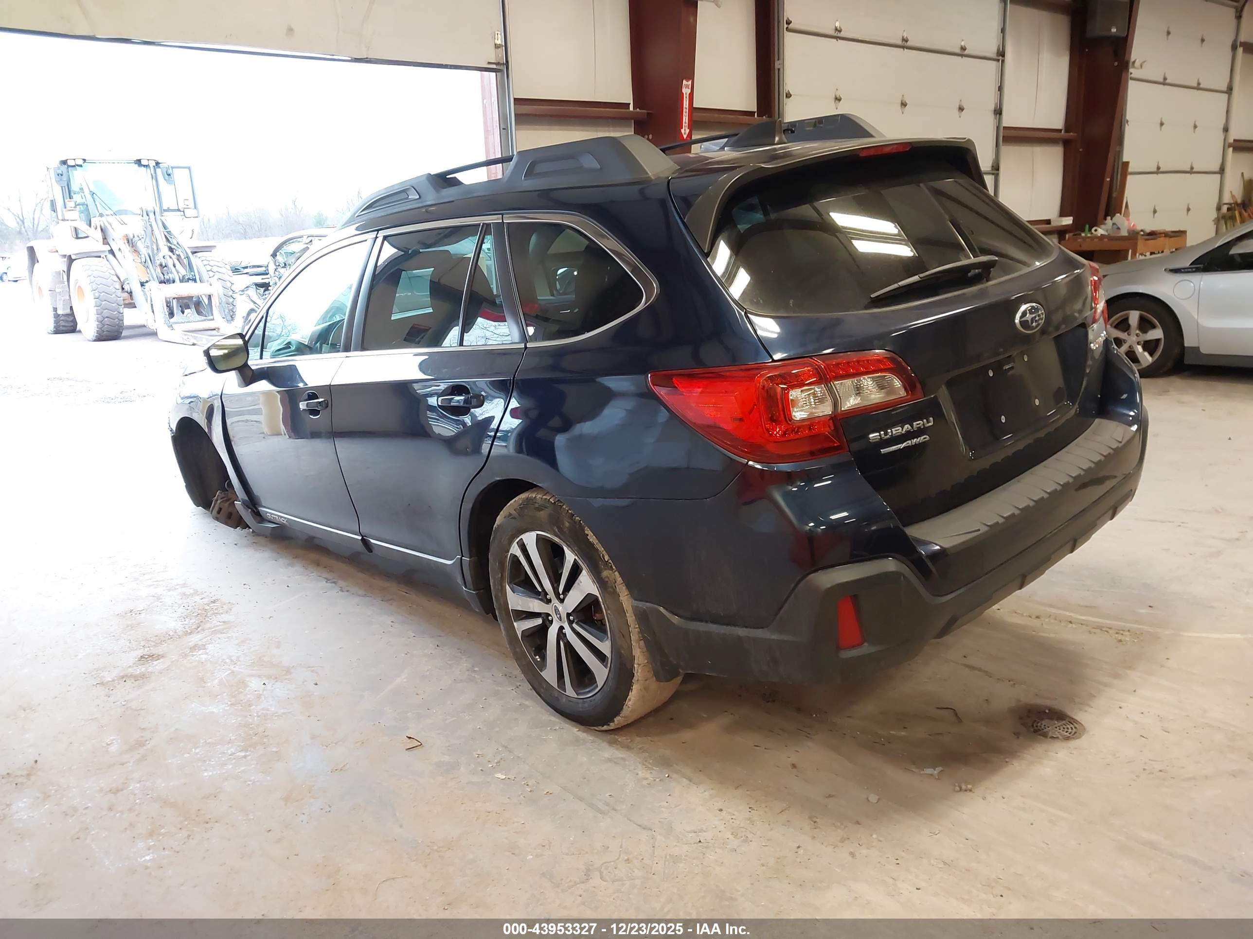 SUBARU OUTBACK image 3