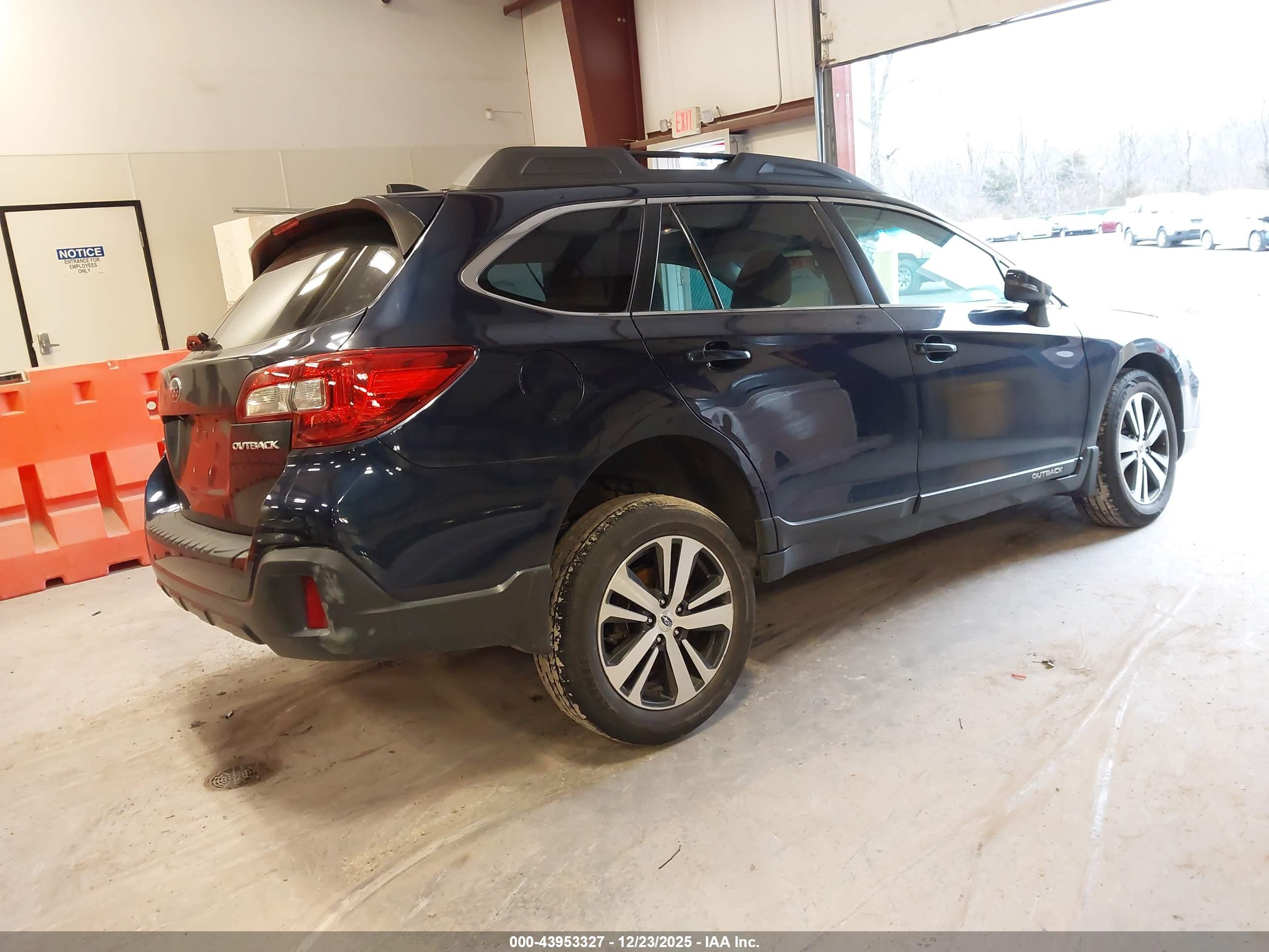 SUBARU OUTBACK image 4