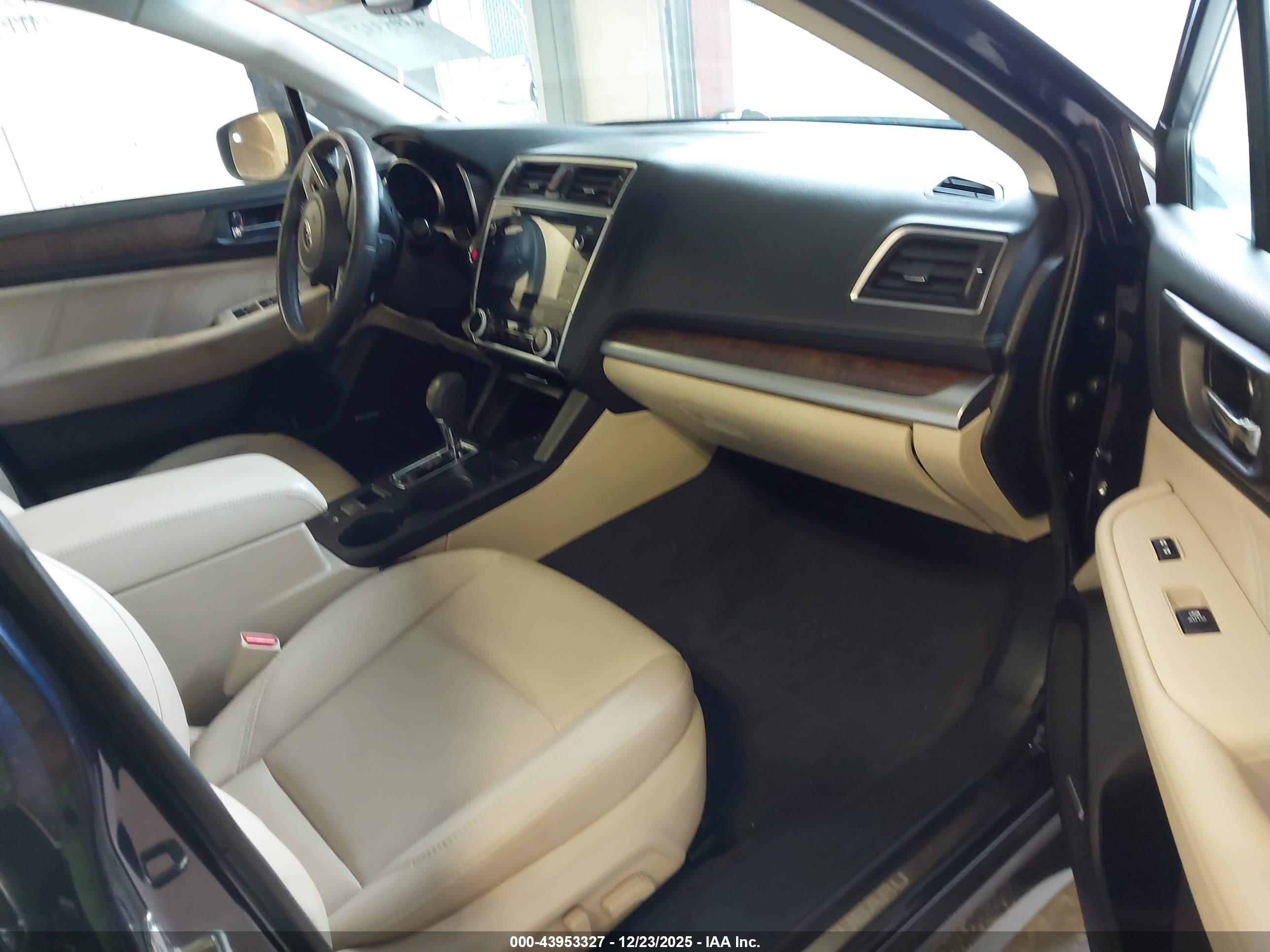 SUBARU OUTBACK image 5