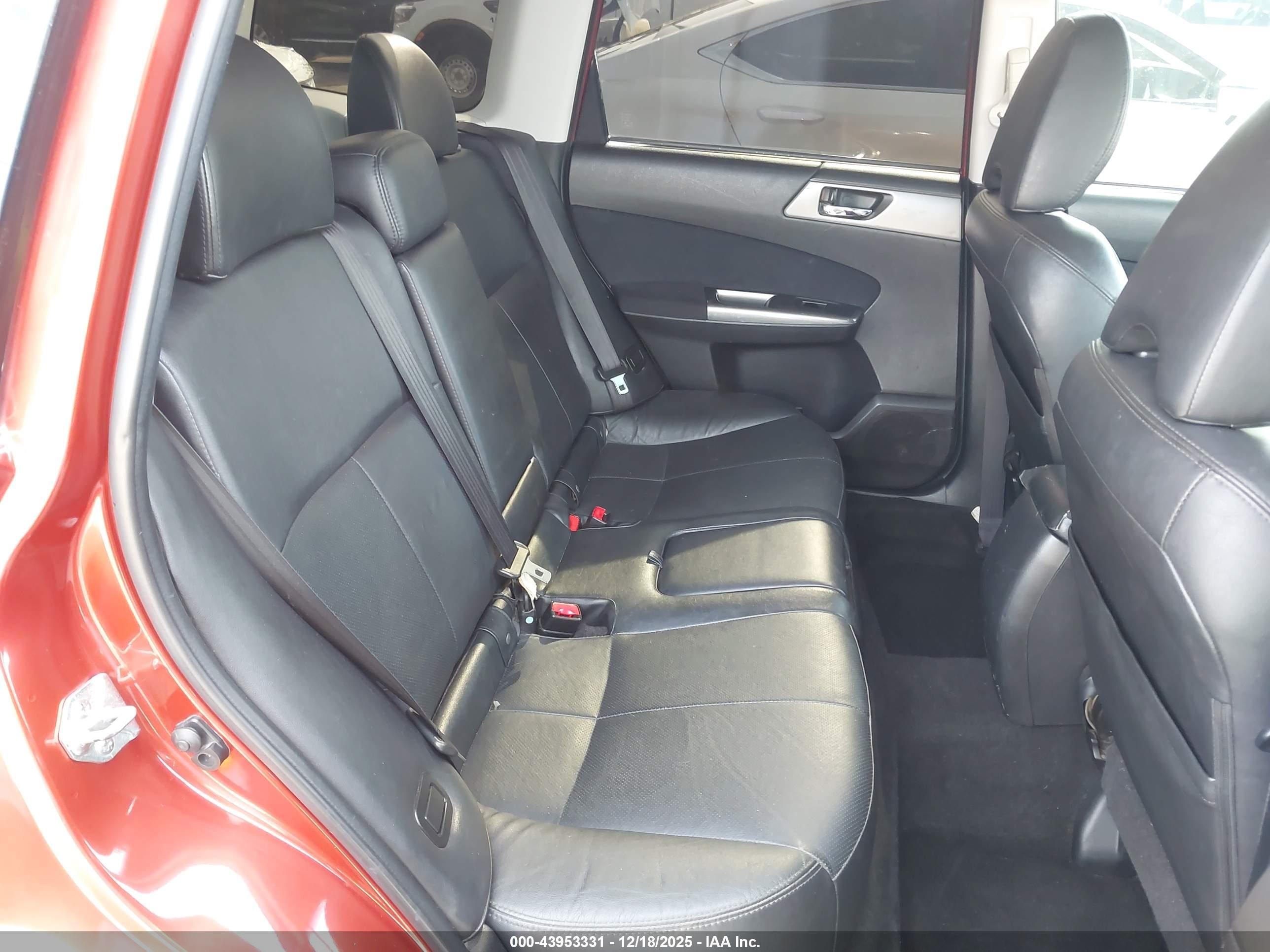 SUBARU FORESTER image 8