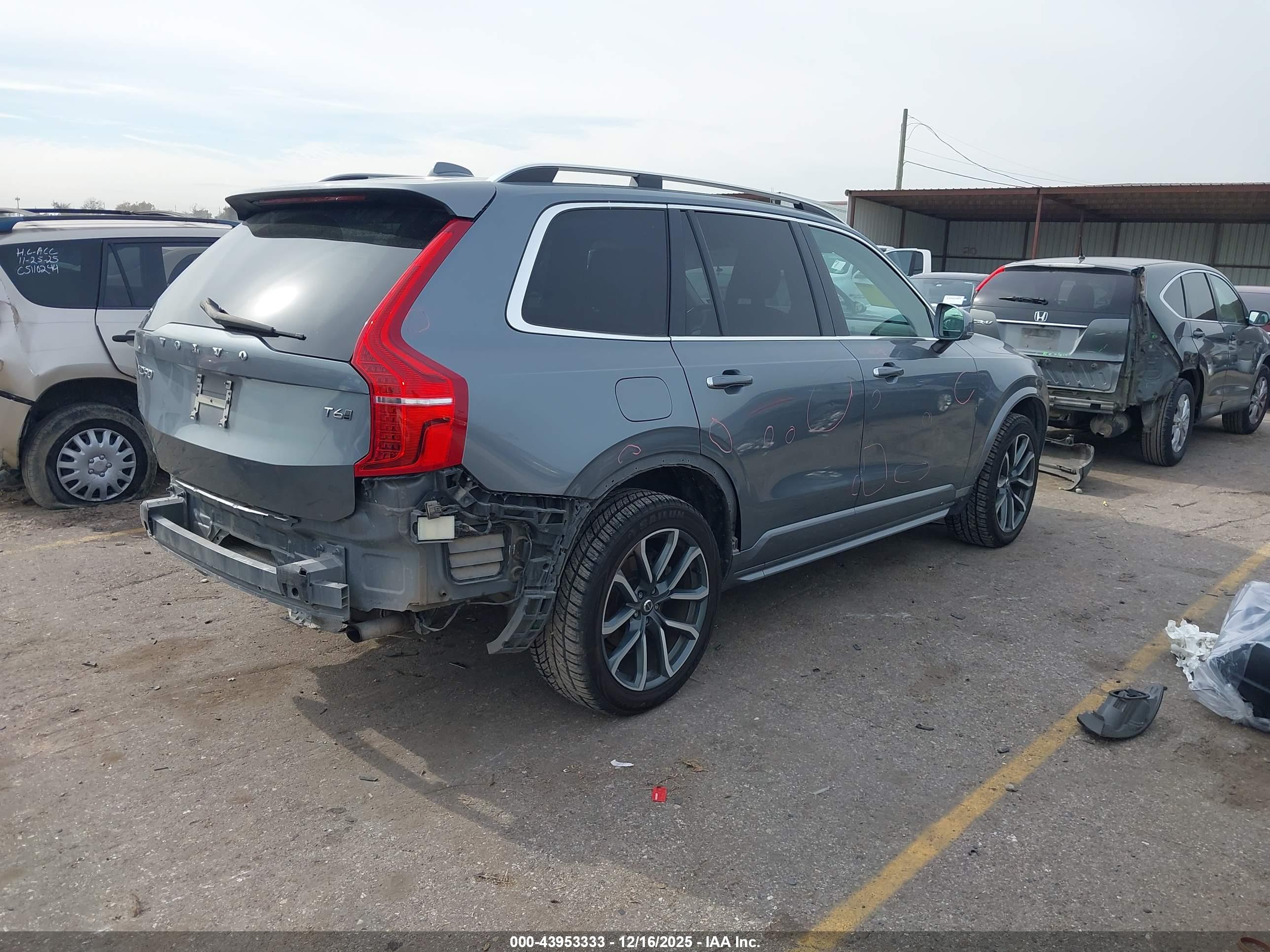 VOLVO XC90 image 4