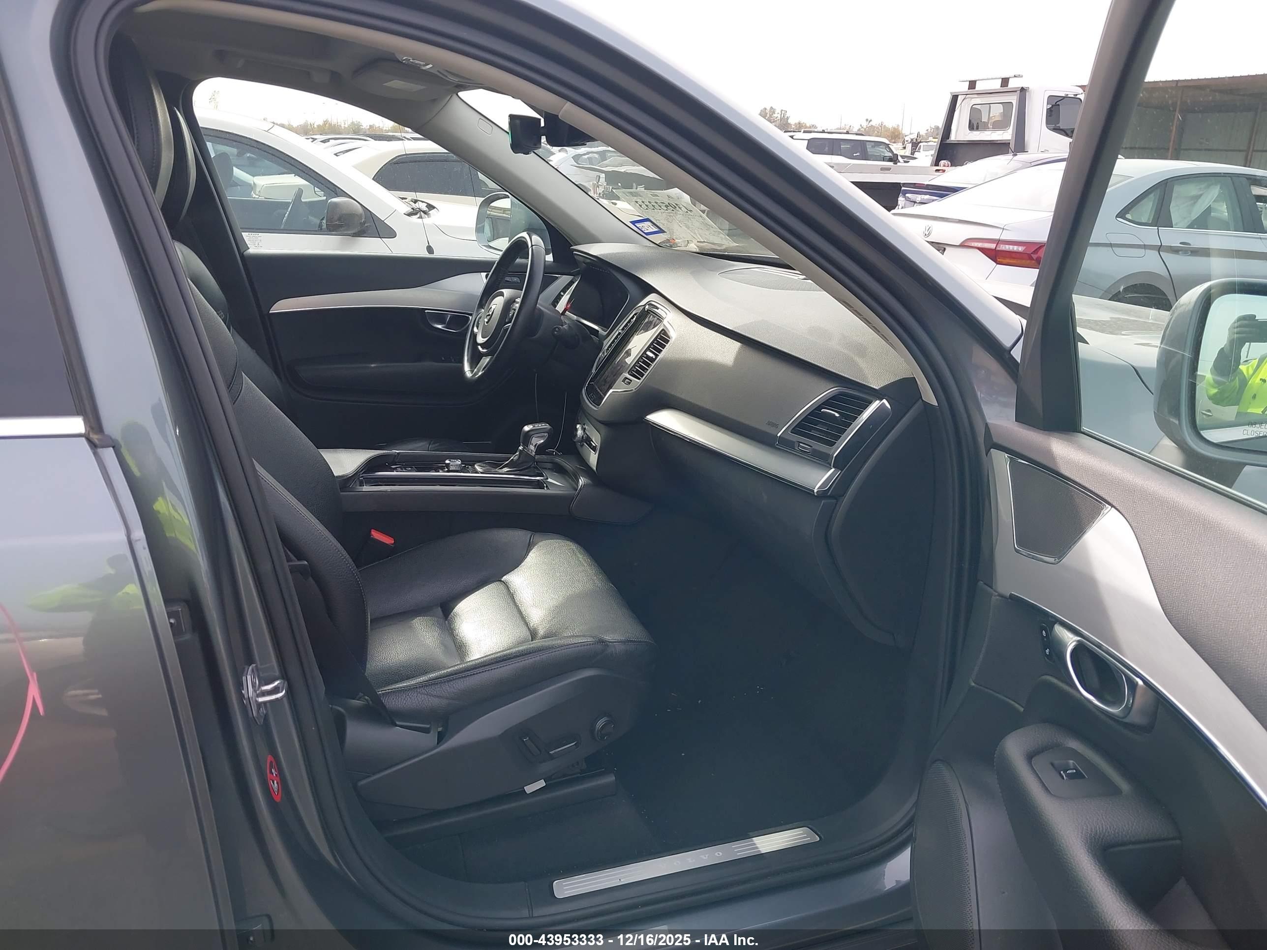 VOLVO XC90 image 5