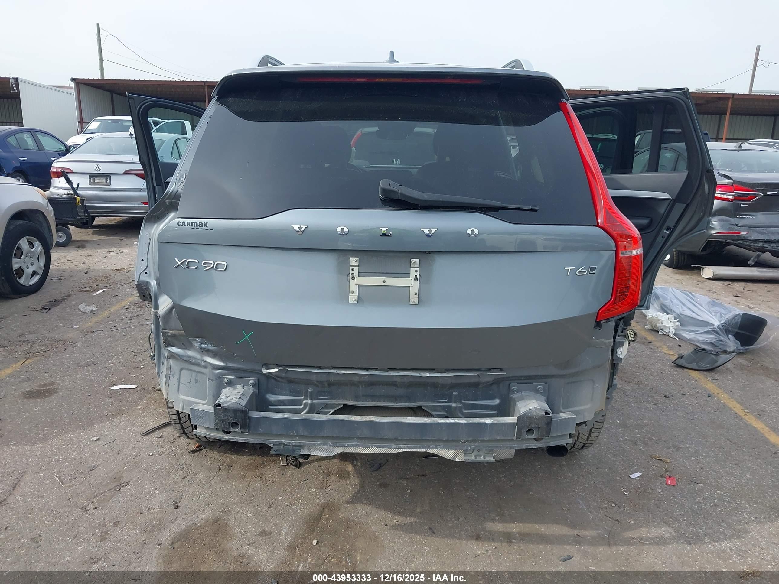 VOLVO XC90 image 6