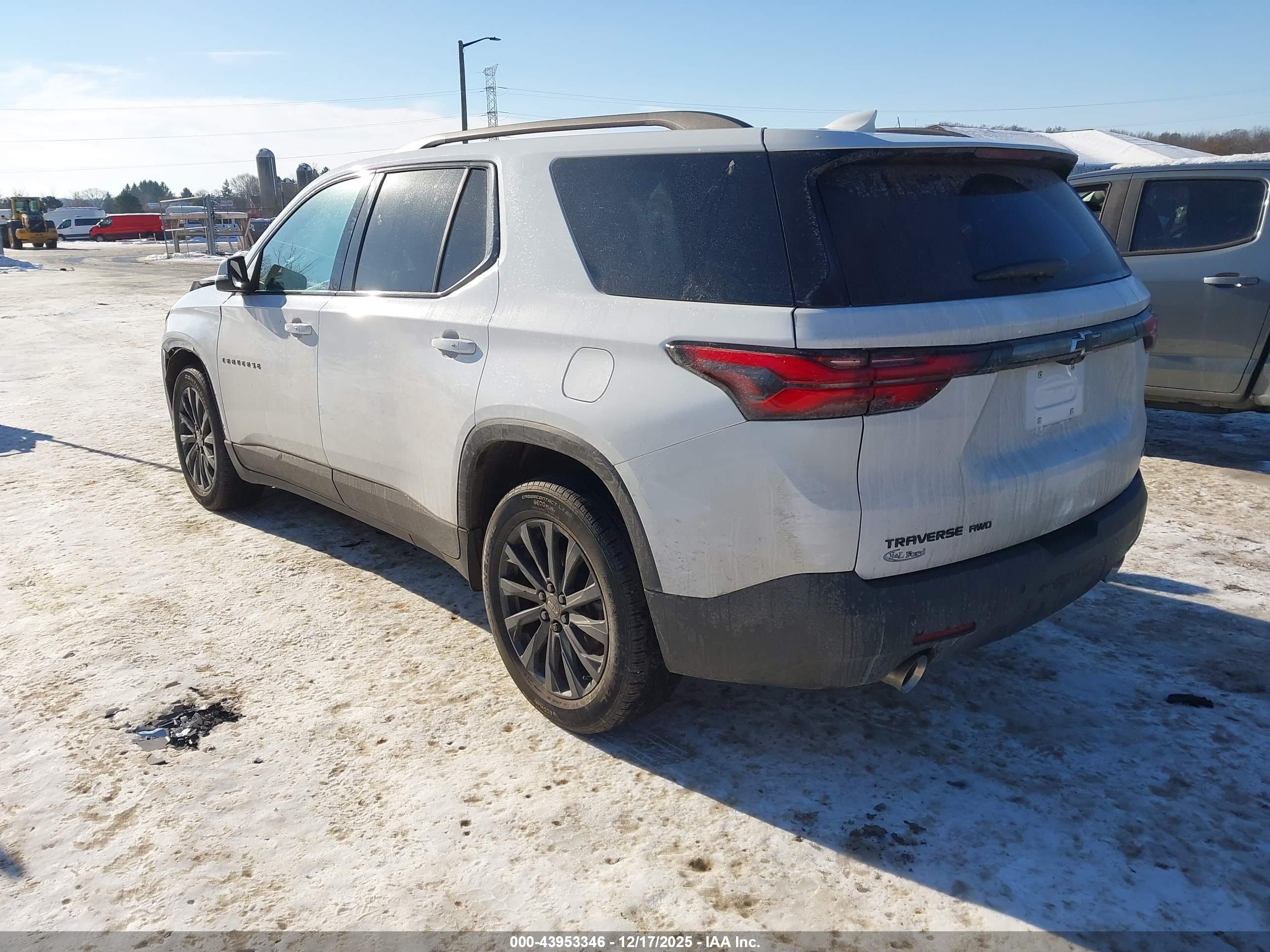 CHEVROLET TRAVERSE image 3