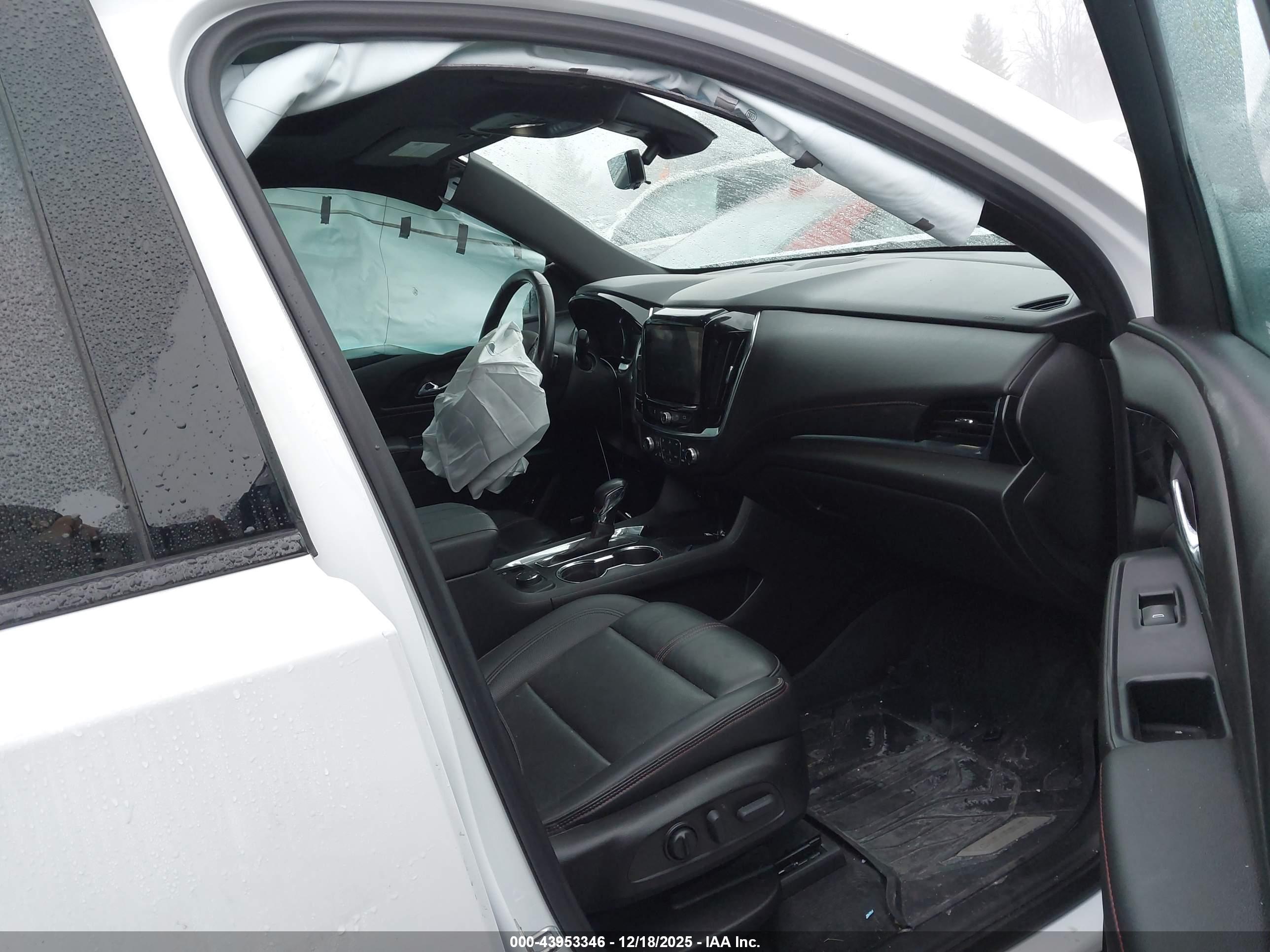 CHEVROLET TRAVERSE image 5