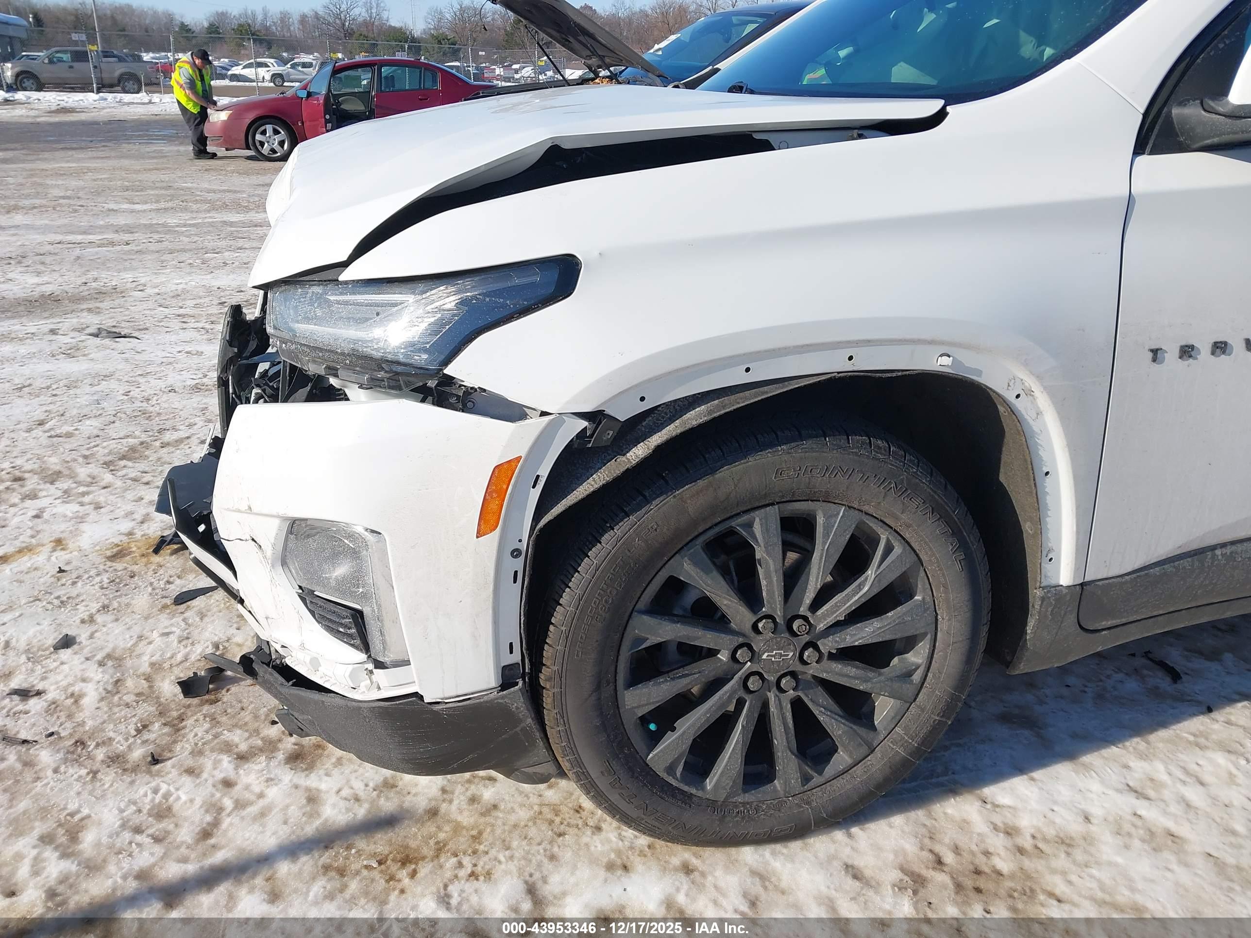CHEVROLET TRAVERSE image 6
