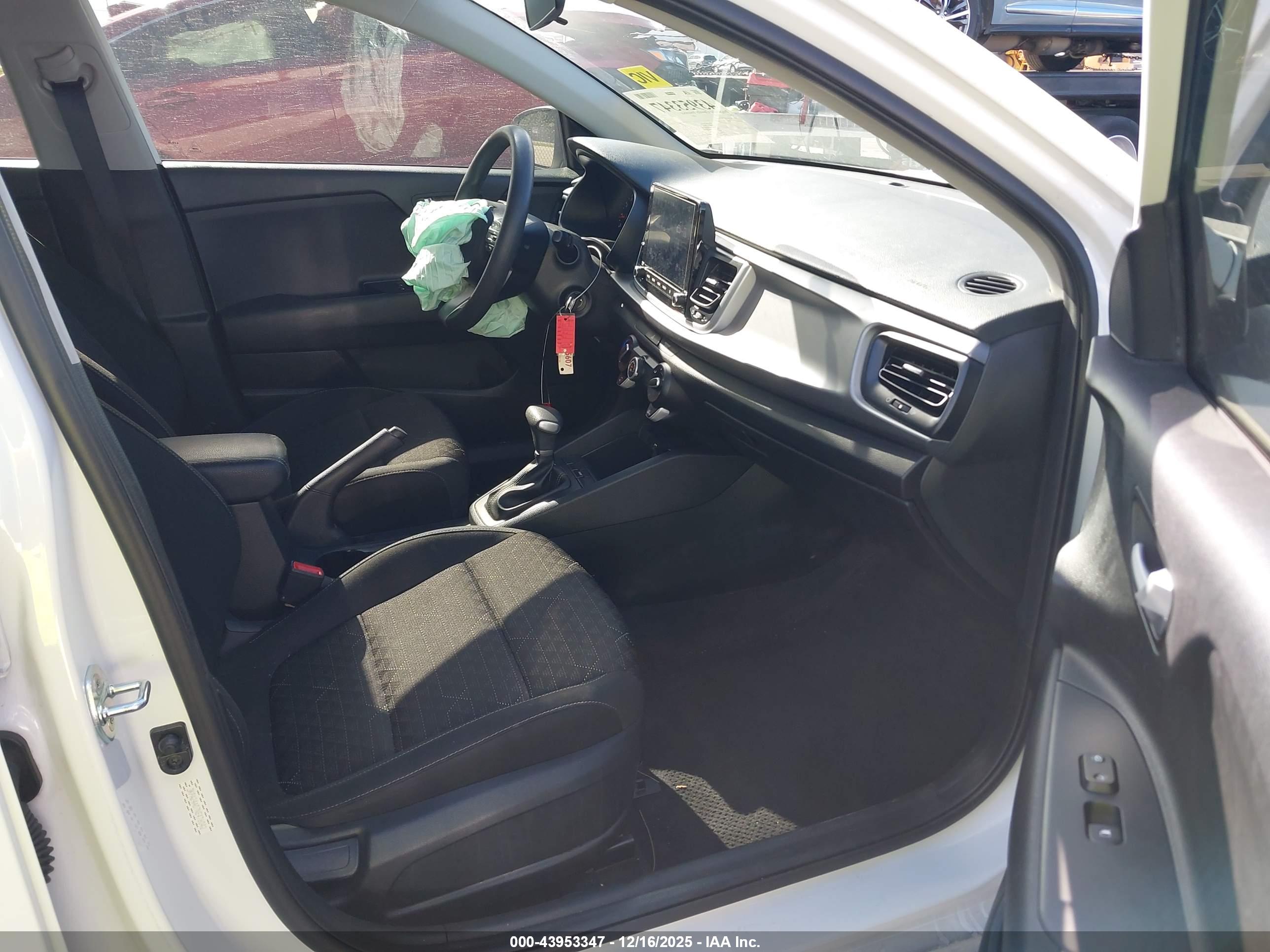 KIA RIO image 5