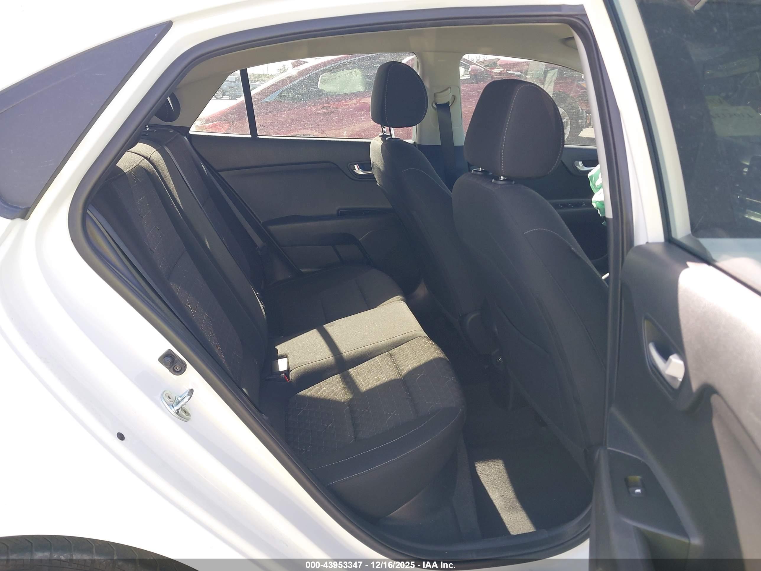 KIA RIO image 8