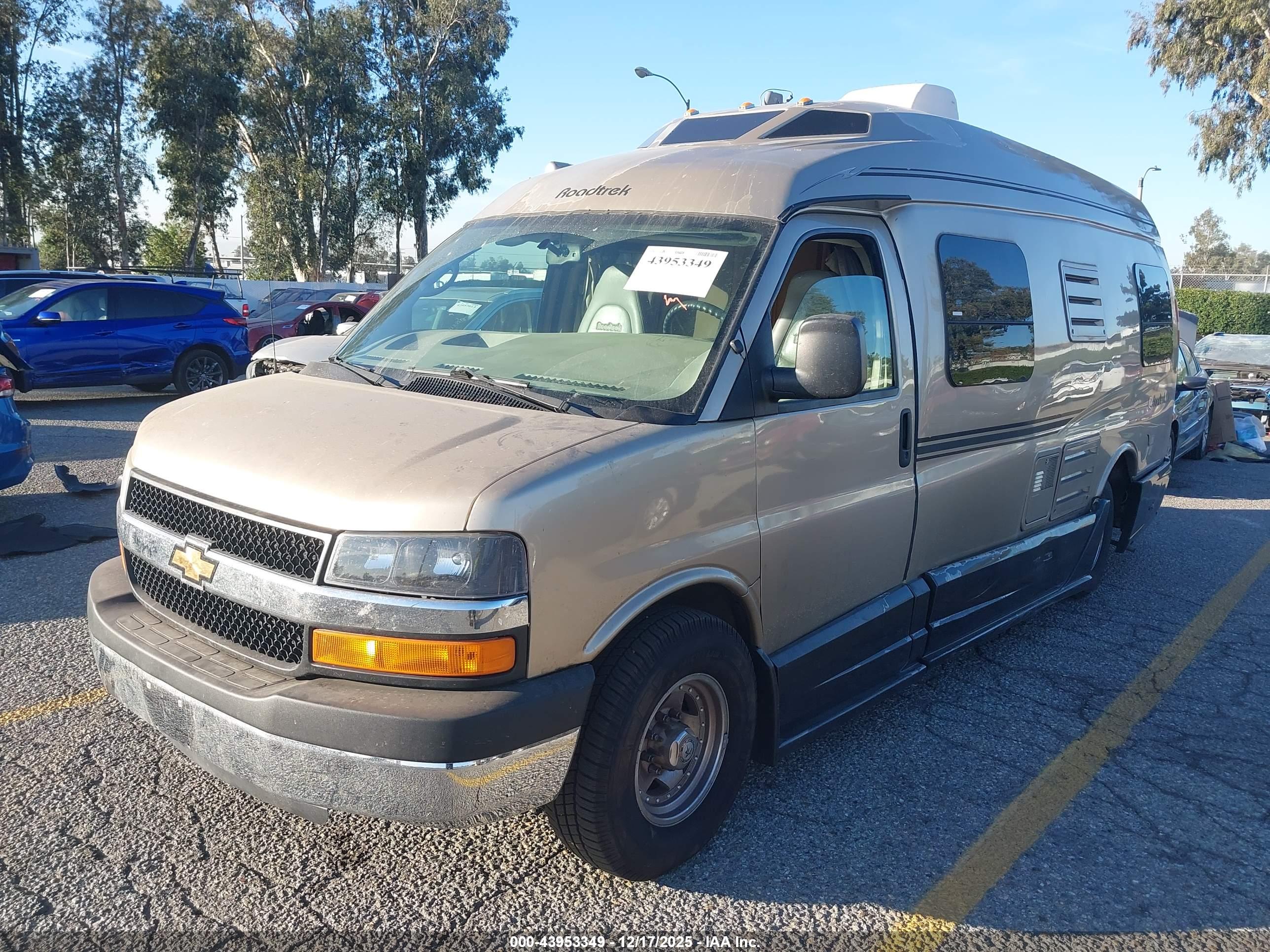 CHEVROLET EXPRESS image 2