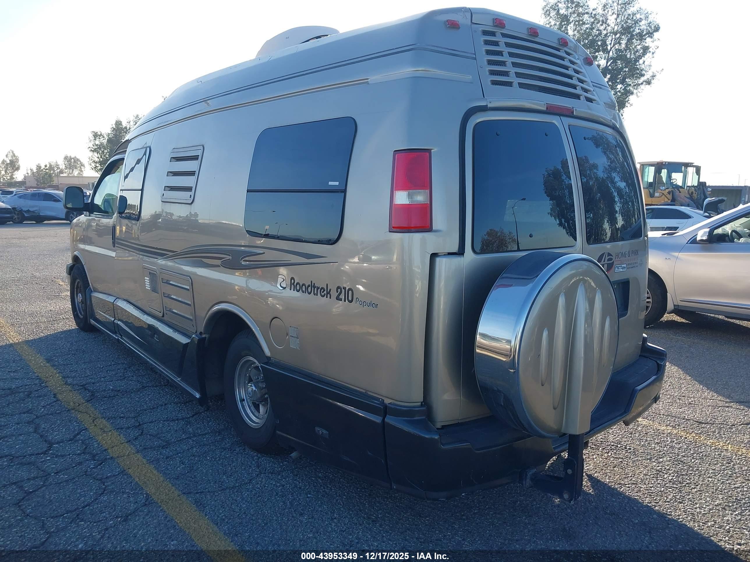 CHEVROLET EXPRESS image 3