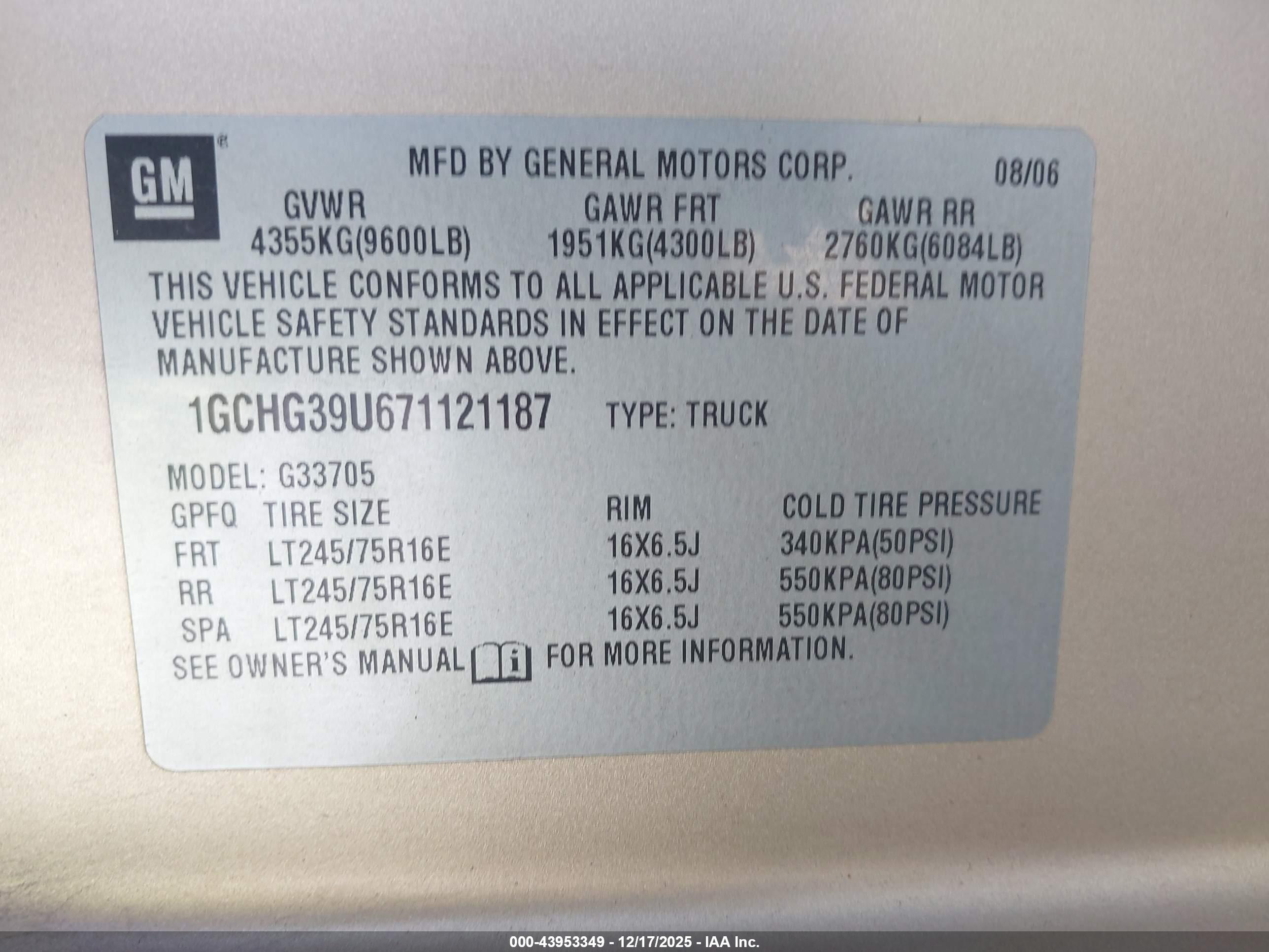 CHEVROLET EXPRESS image 9