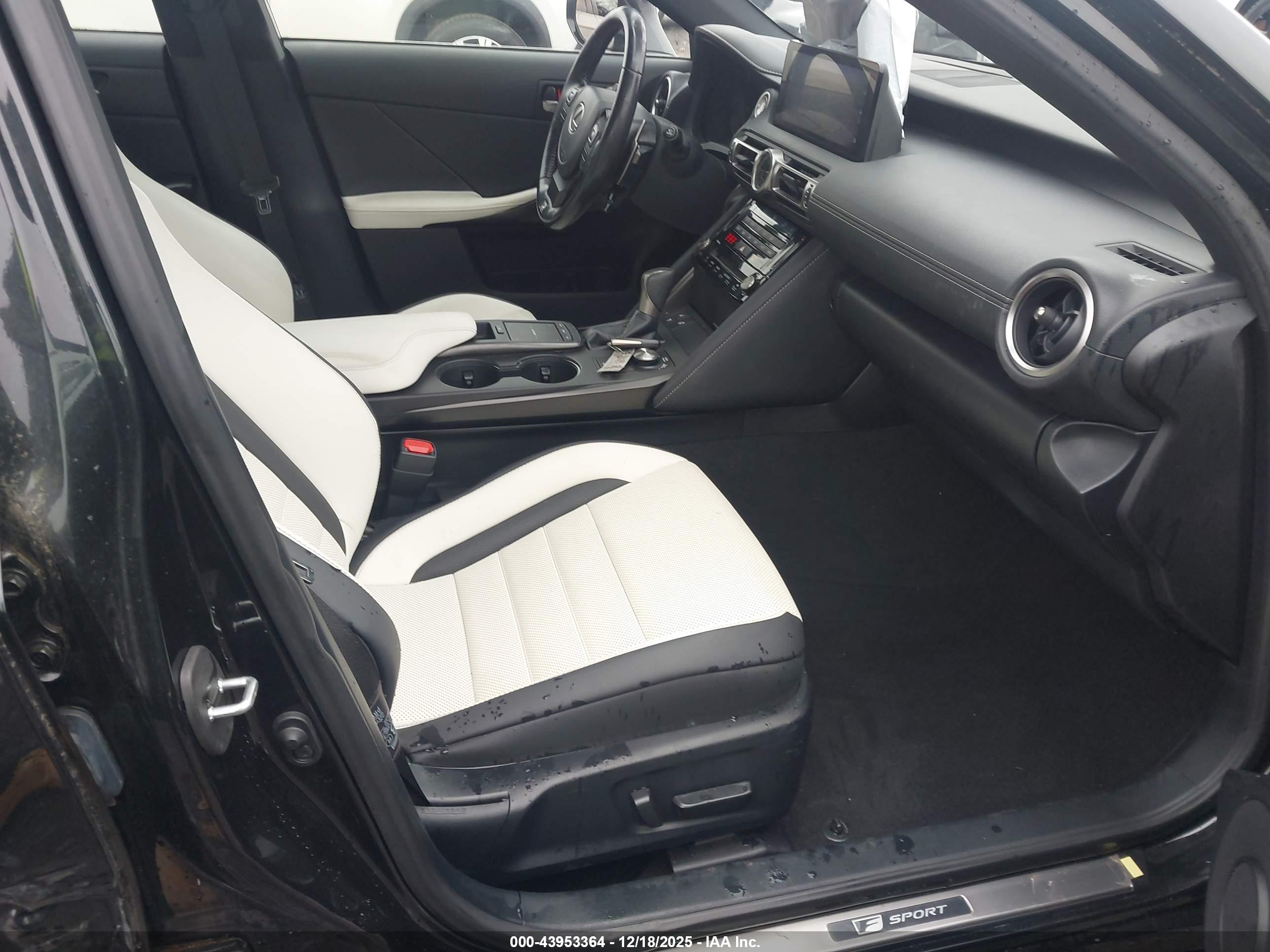 LEXUS IS image 5