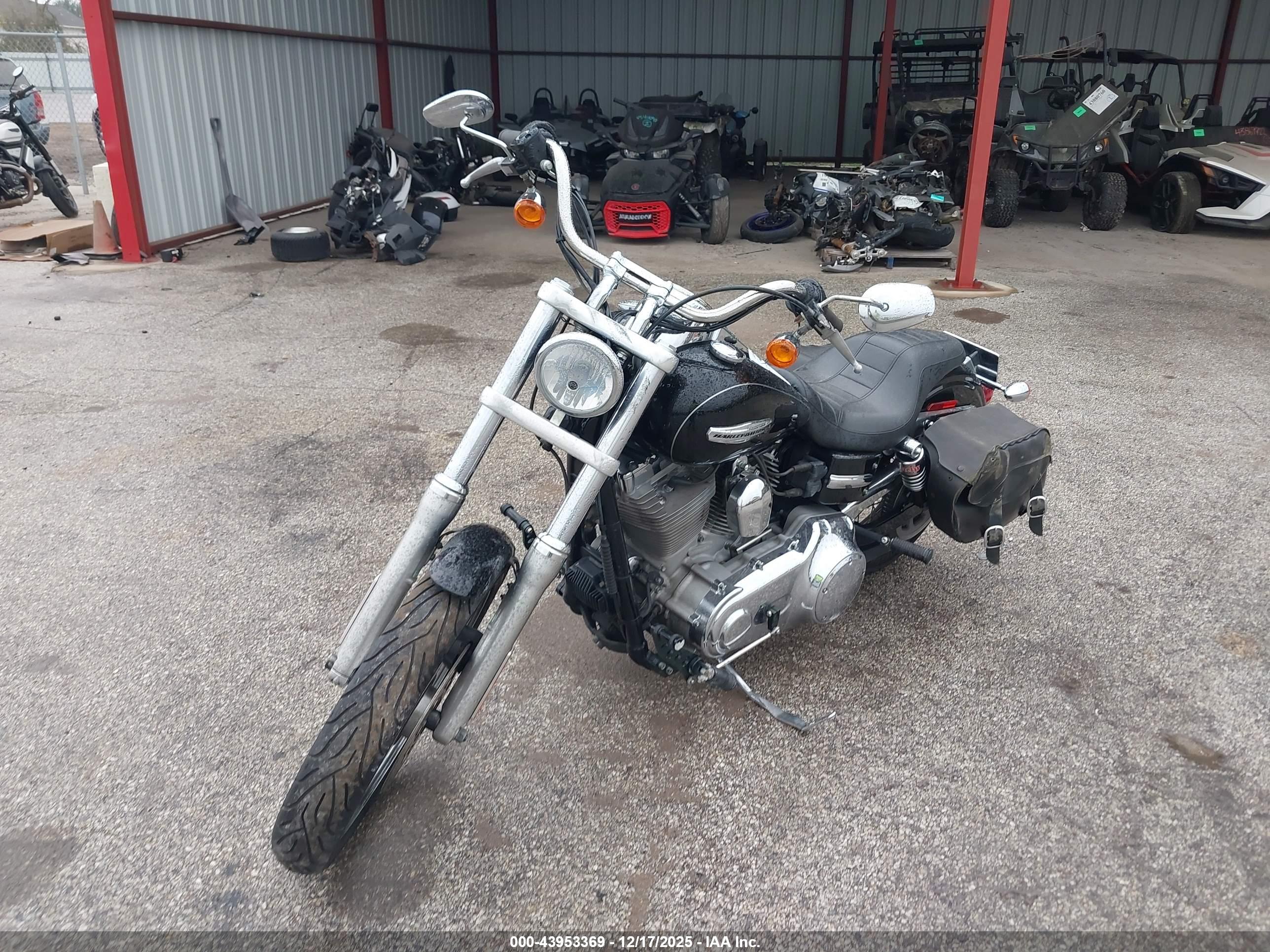 HARLEY-DAVIDSON FXDC image 2
