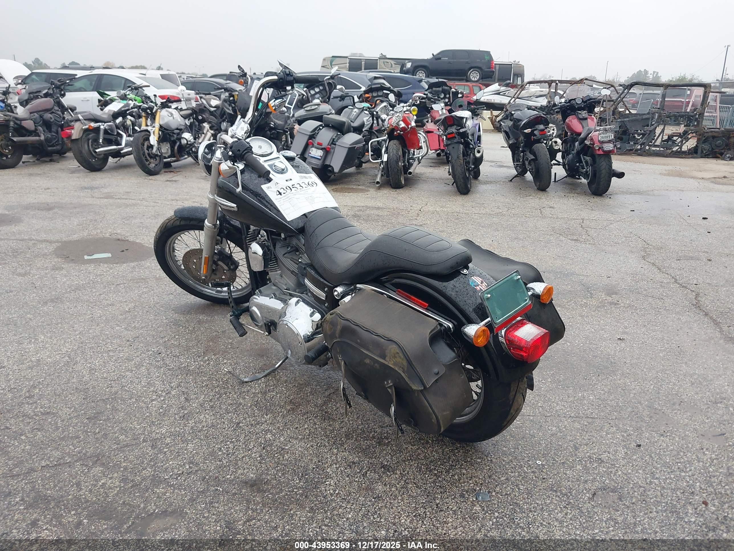 HARLEY-DAVIDSON FXDC image 3
