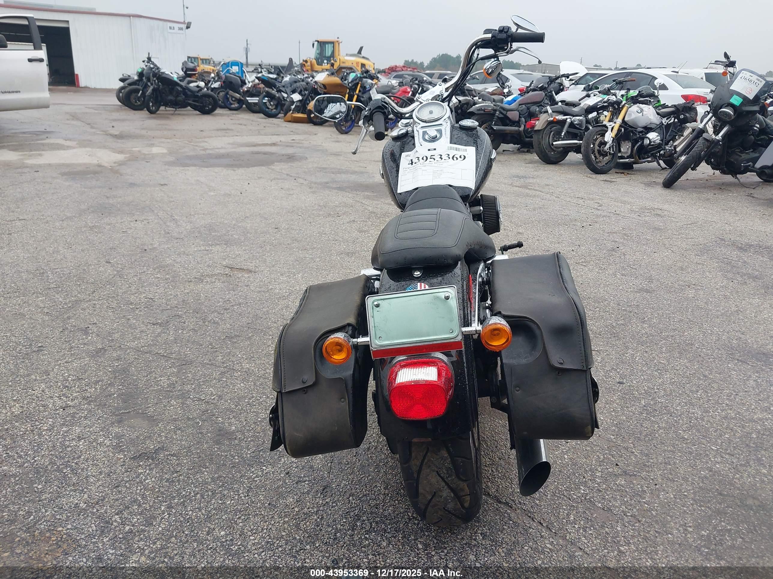 HARLEY-DAVIDSON FXDC image 6