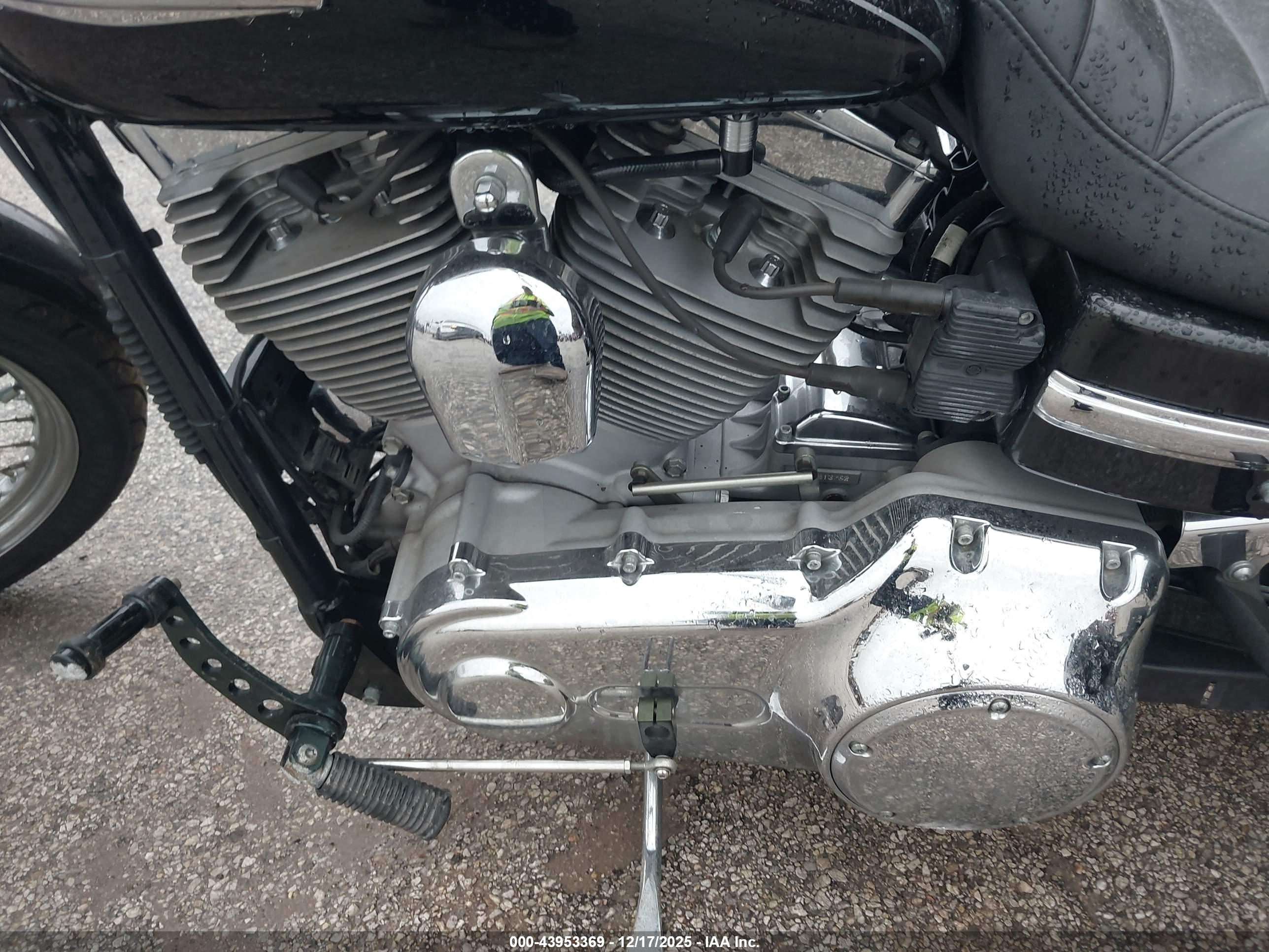 HARLEY-DAVIDSON FXDC image 9