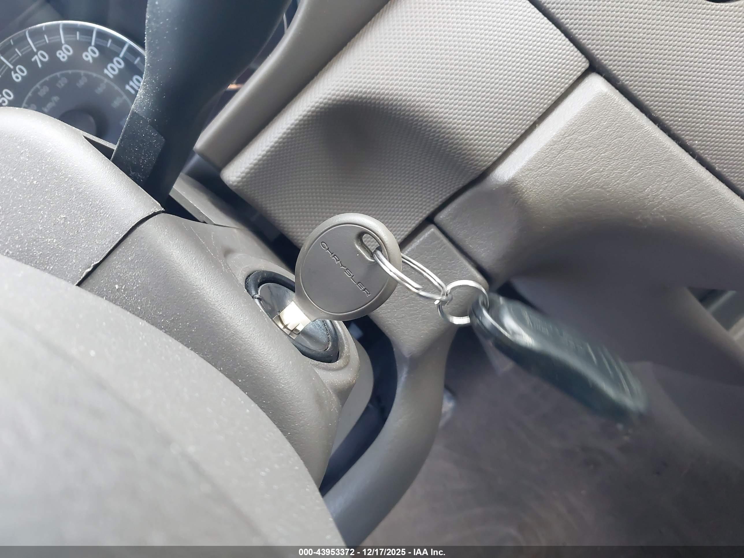 CHRYSLER SEBRING image 11