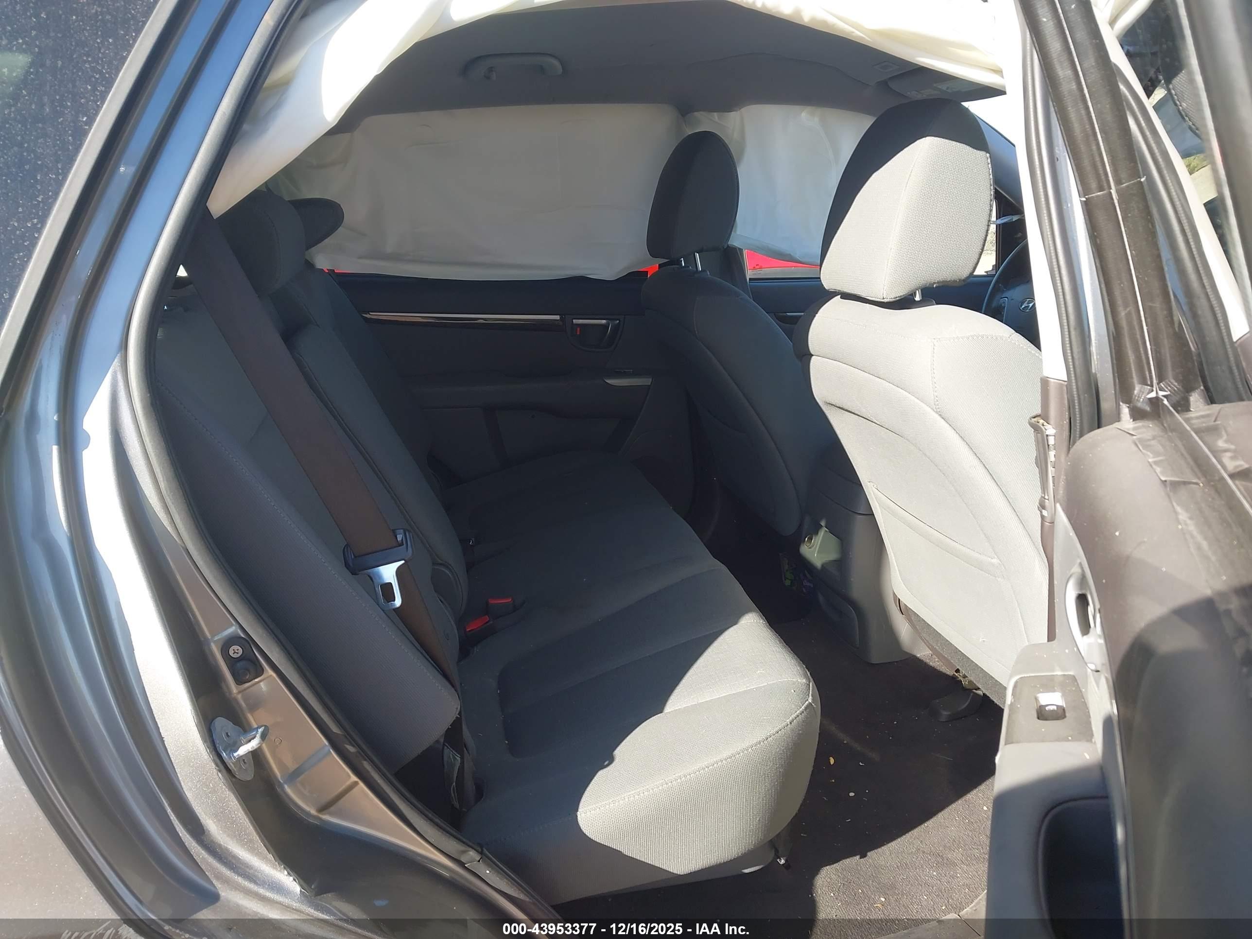 HYUNDAI SANTA image 8