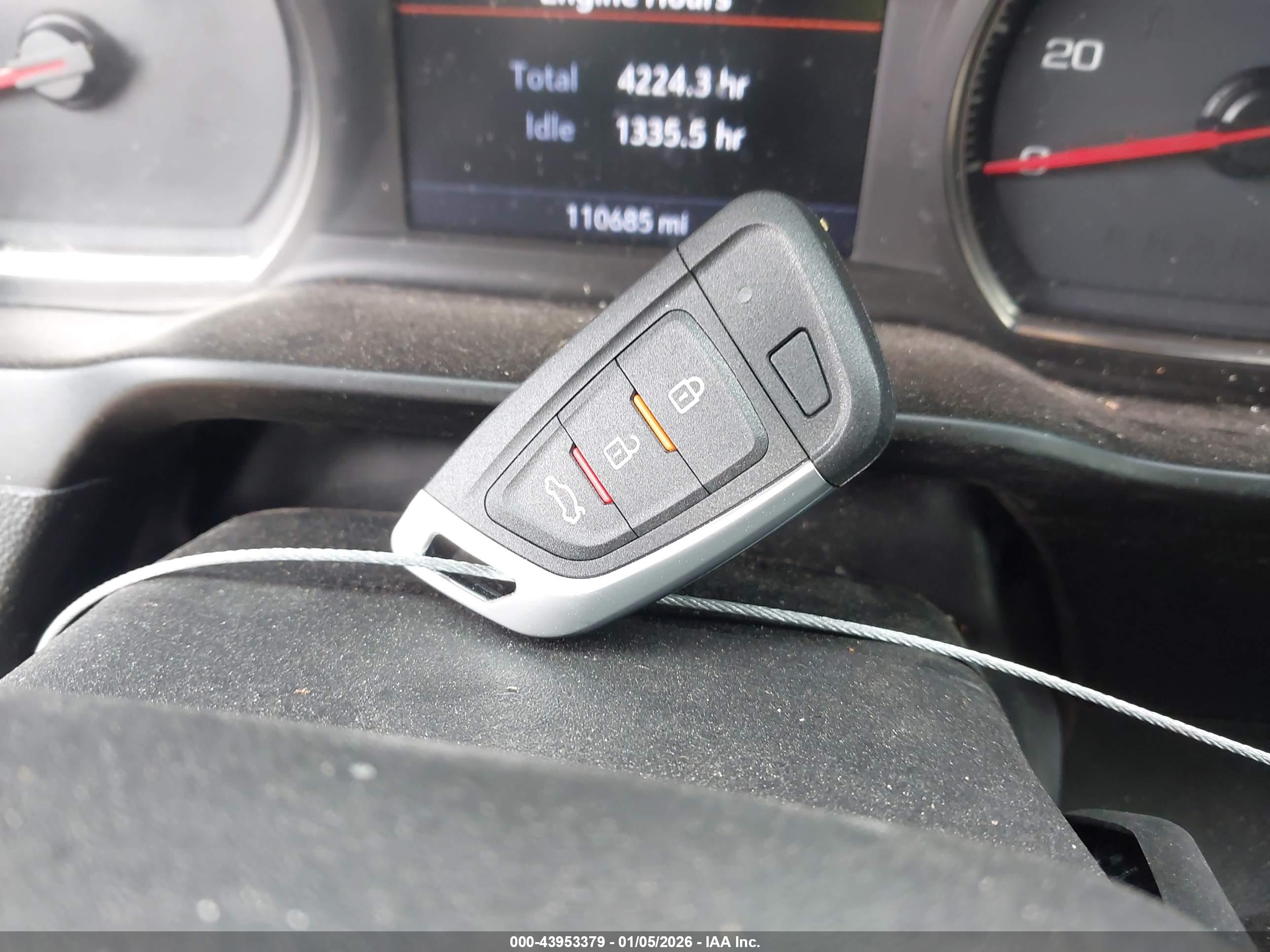 CHEVROLET SILVERADO image 11