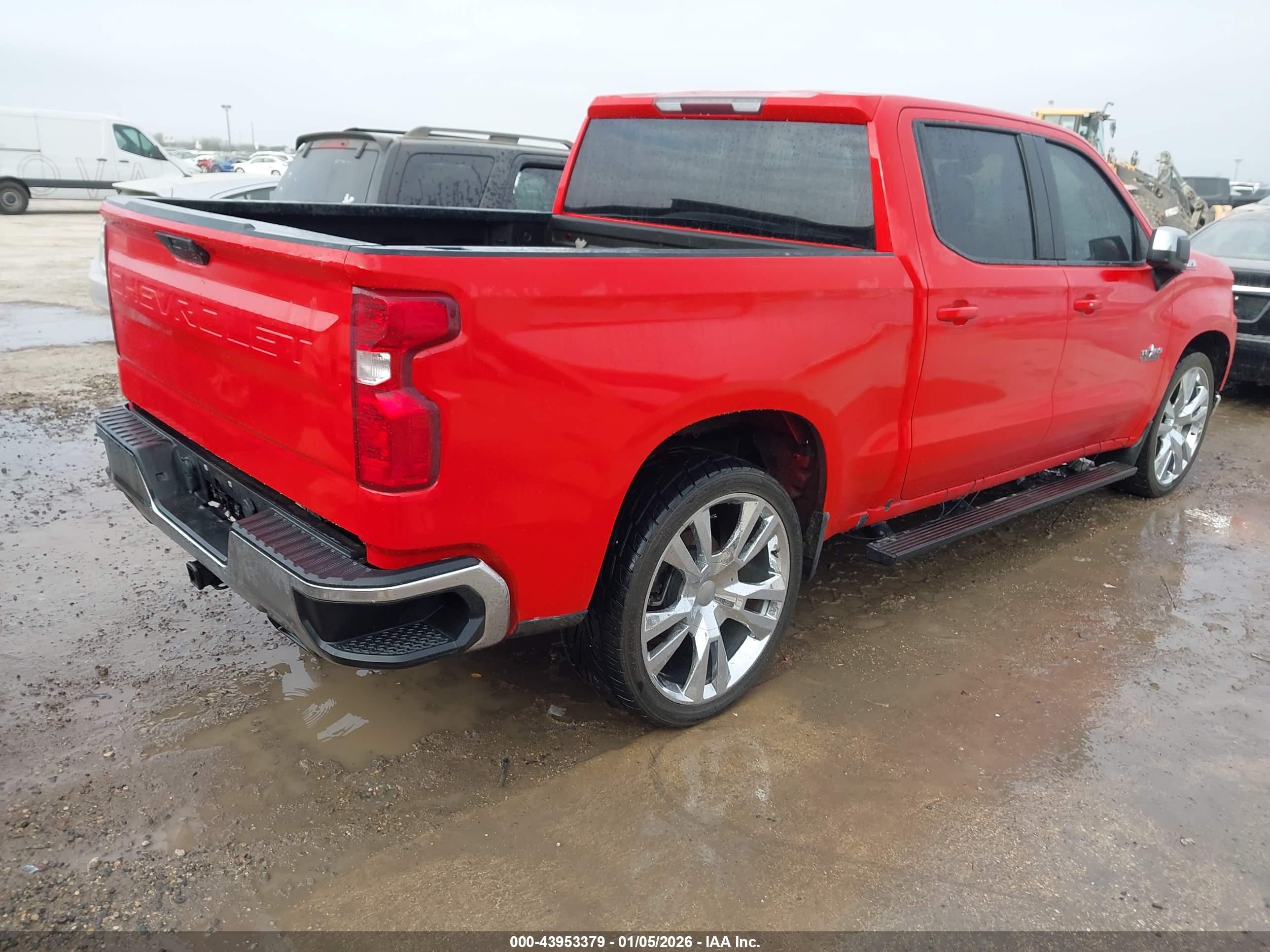 CHEVROLET SILVERADO image 4