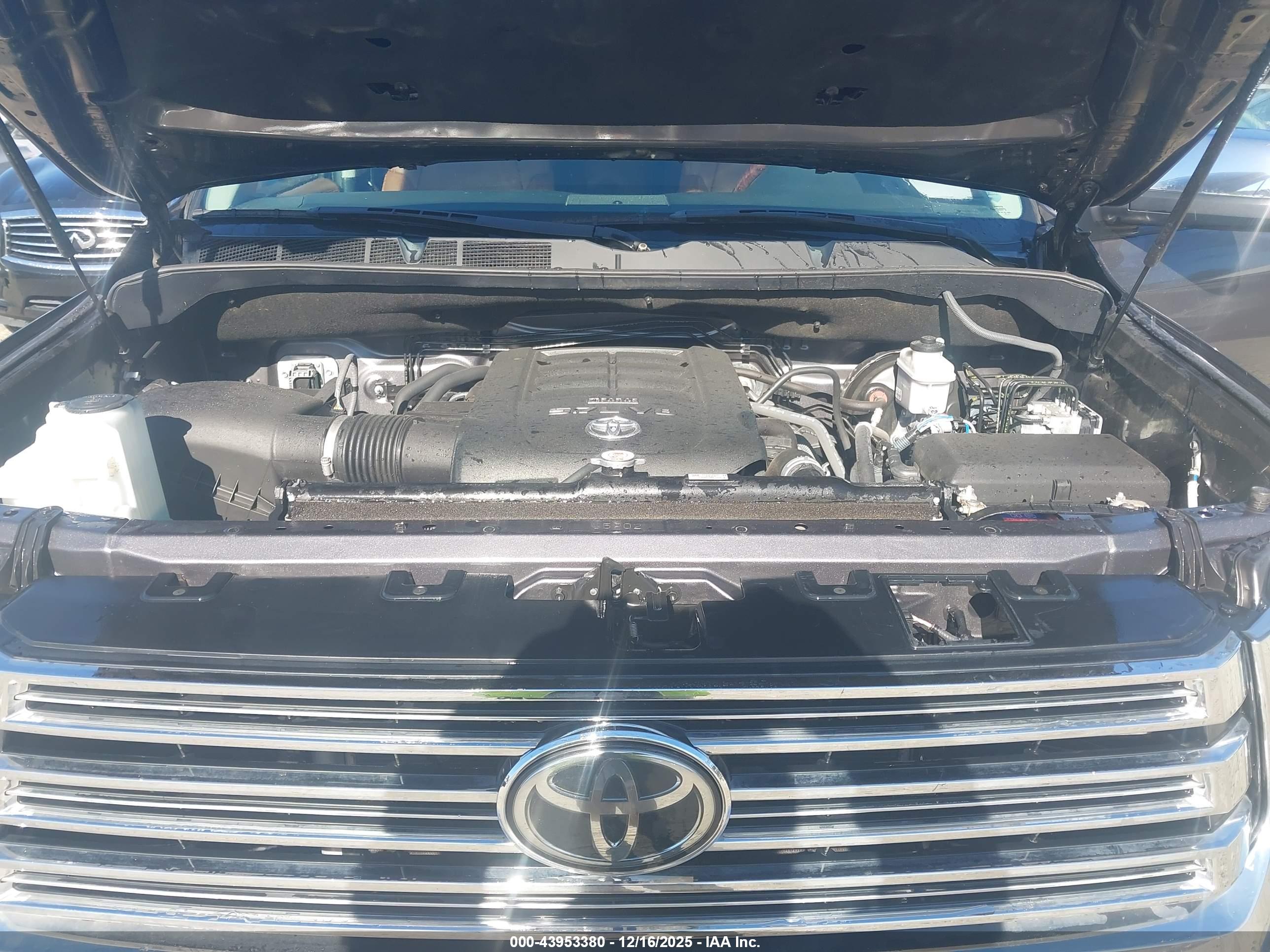 TOYOTA TUNDRA image 10