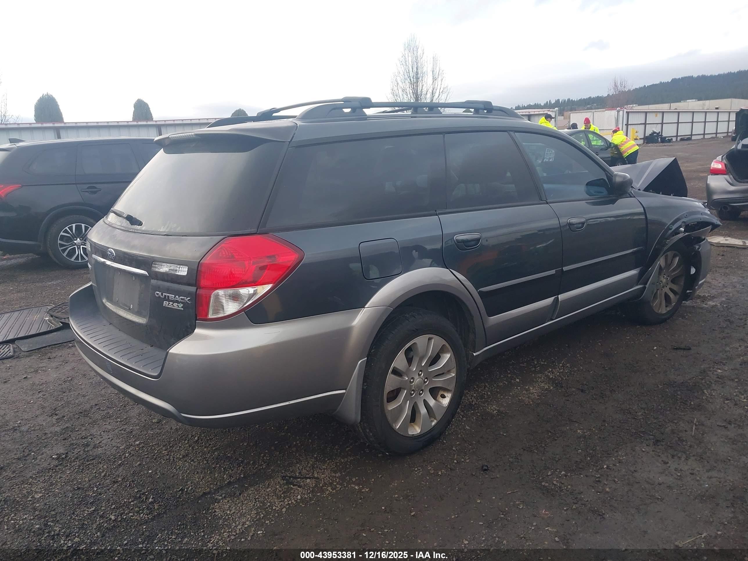 SUBARU OUTBACK image 4