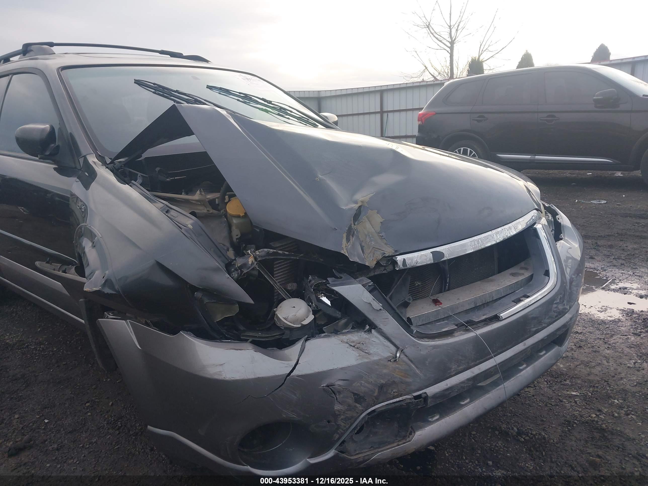 SUBARU OUTBACK image 6