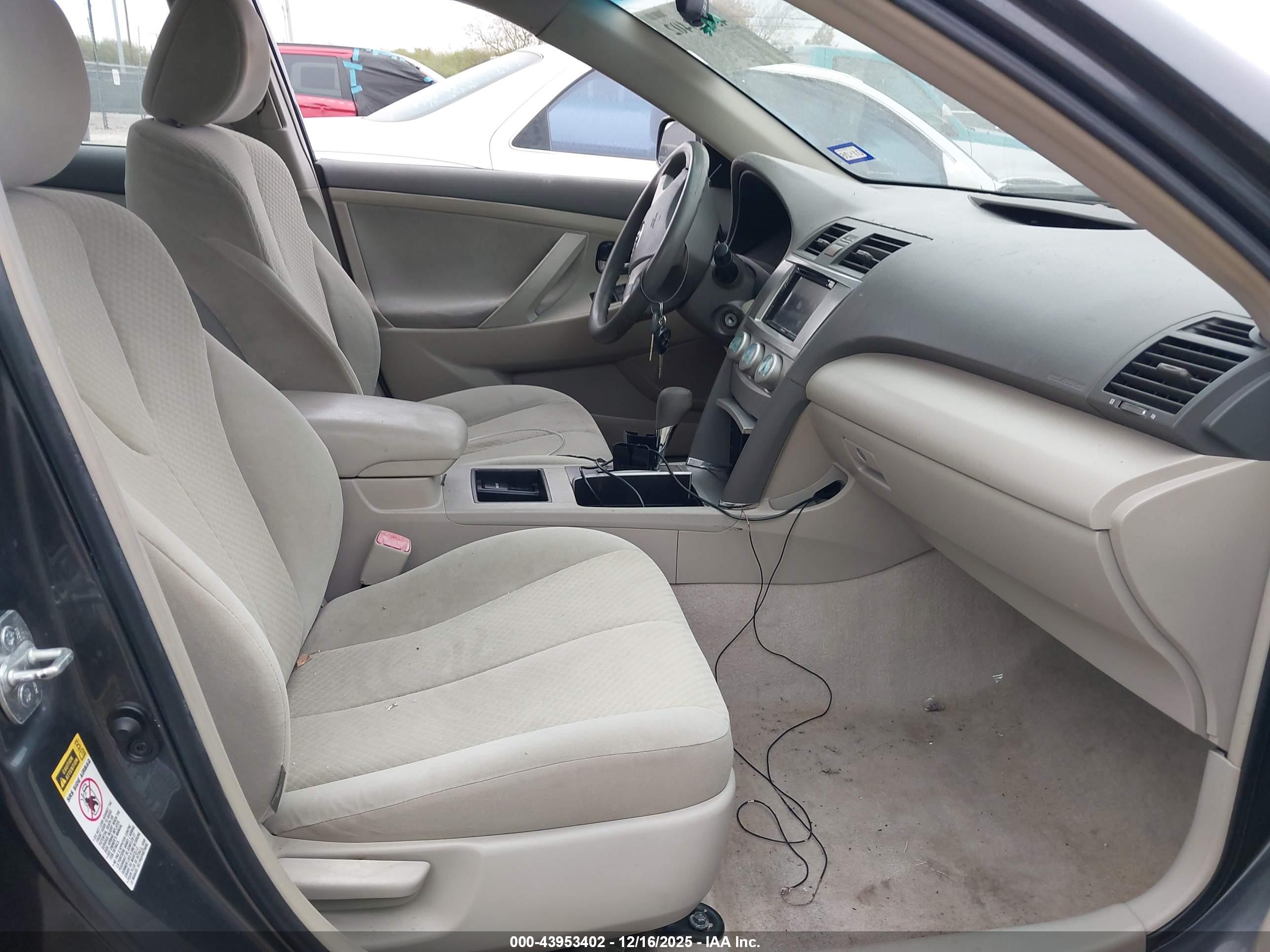 TOYOTA CAMRY image 5