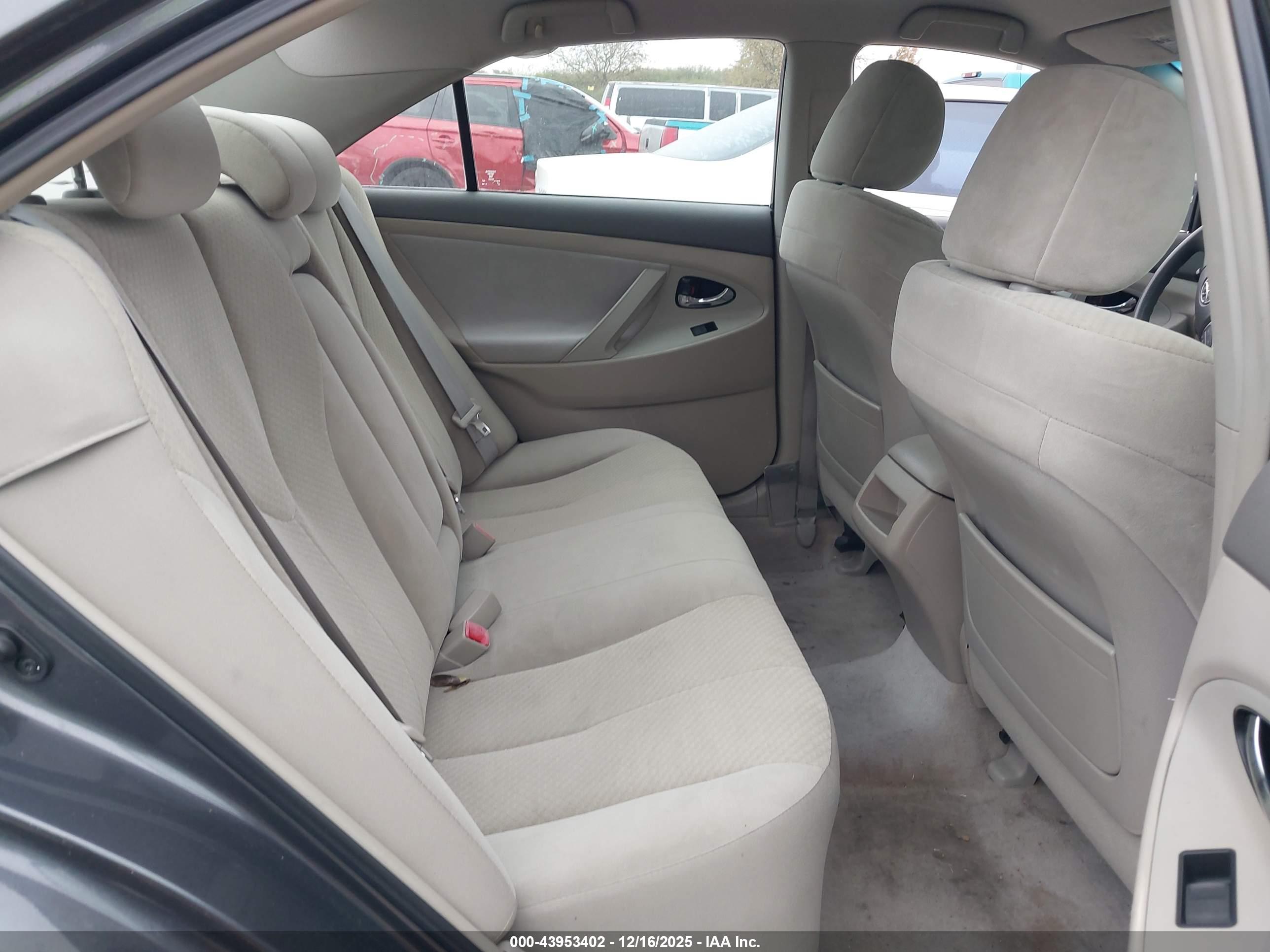 TOYOTA CAMRY image 8