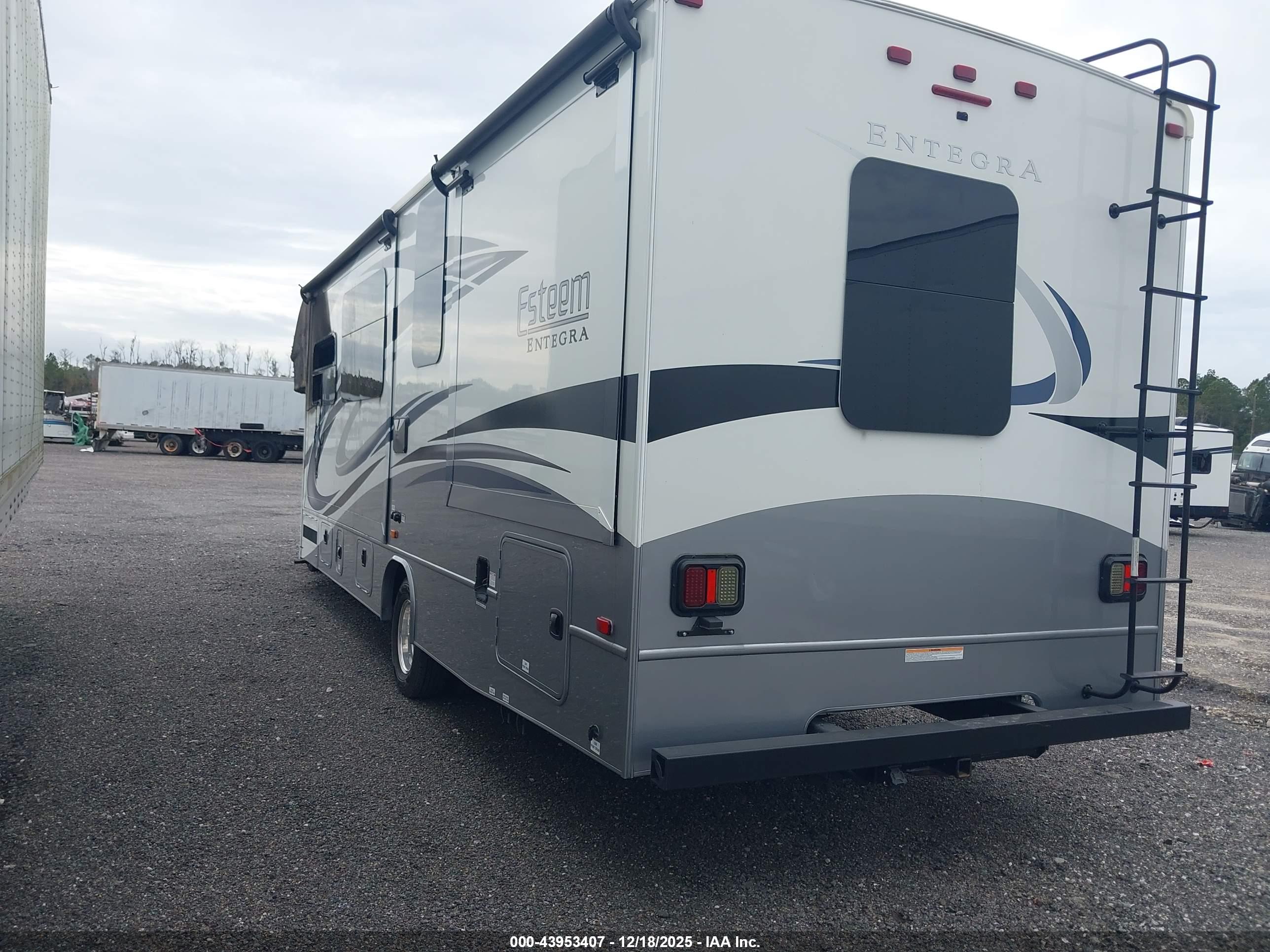 FORD E-450 image 3