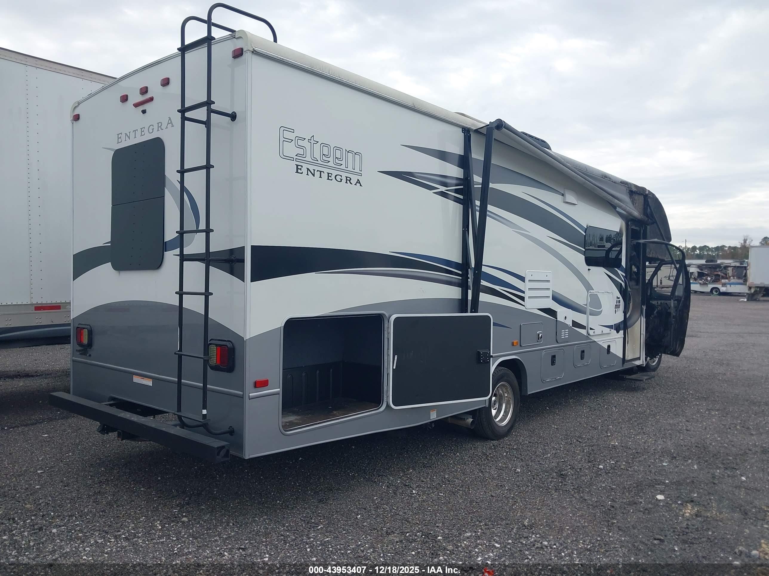 FORD E-450 image 4
