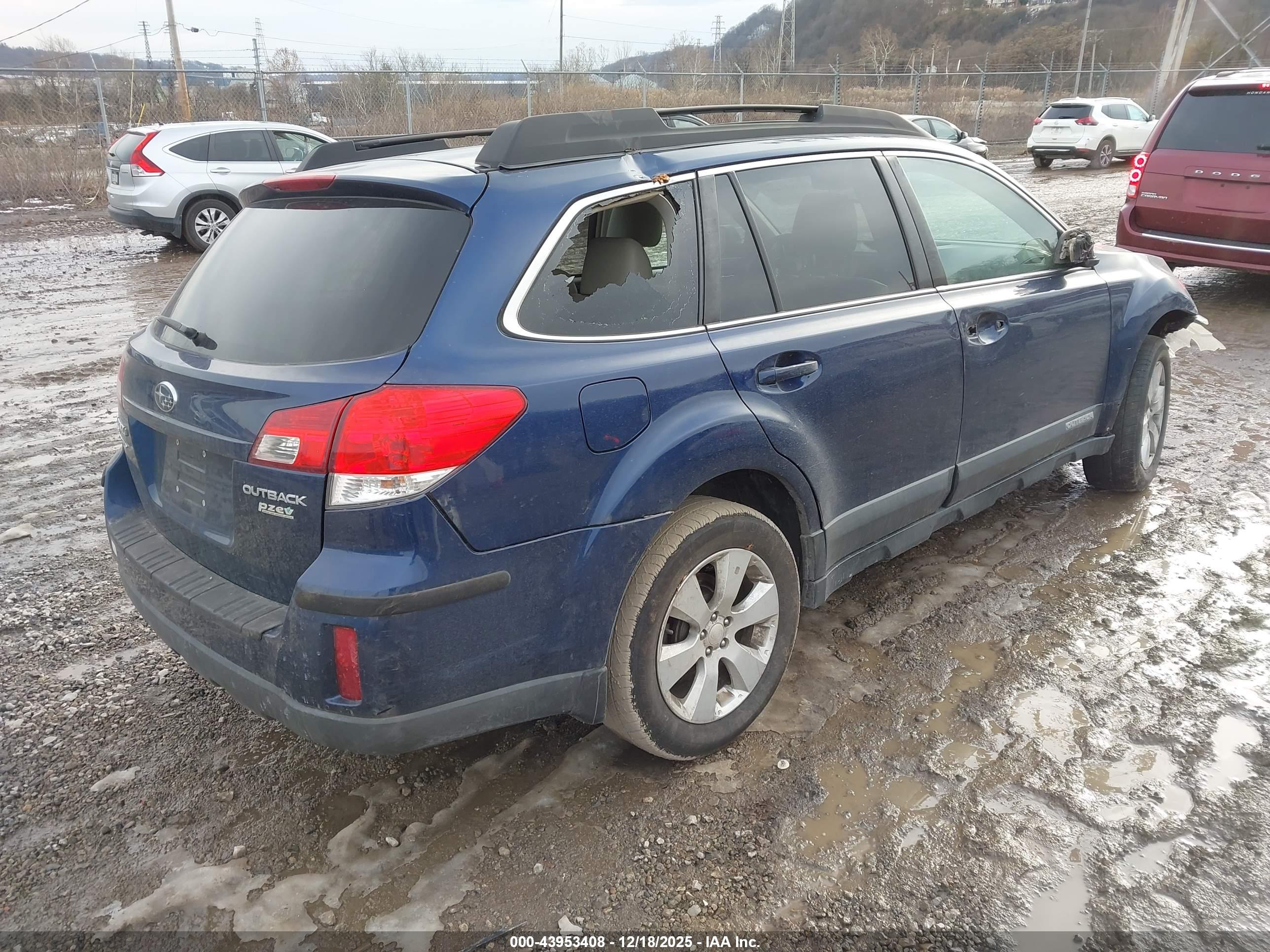 SUBARU OUTBACK image 4