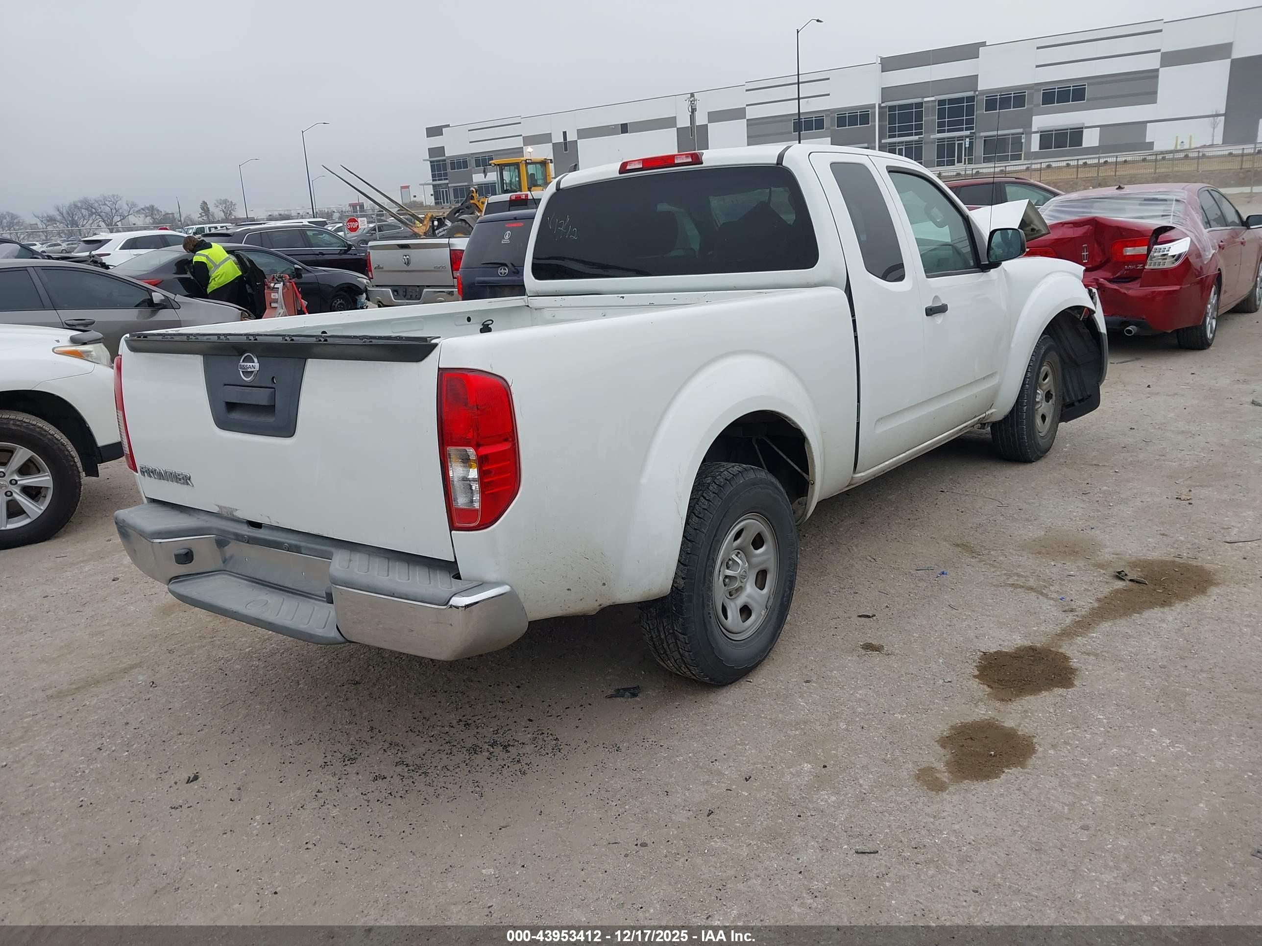 NISSAN FRONTIER image 4