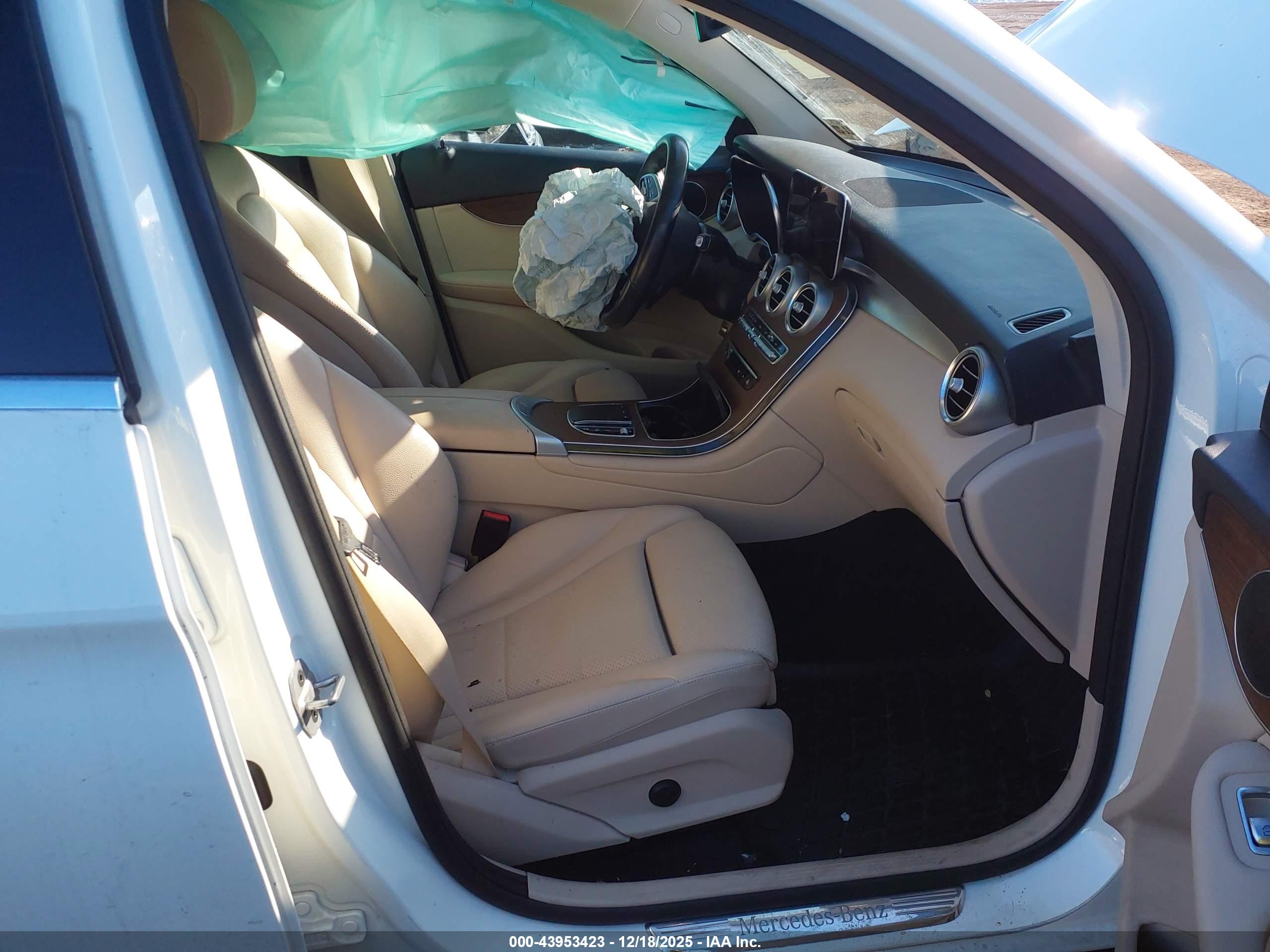 MERCEDES-BENZ GLC image 5