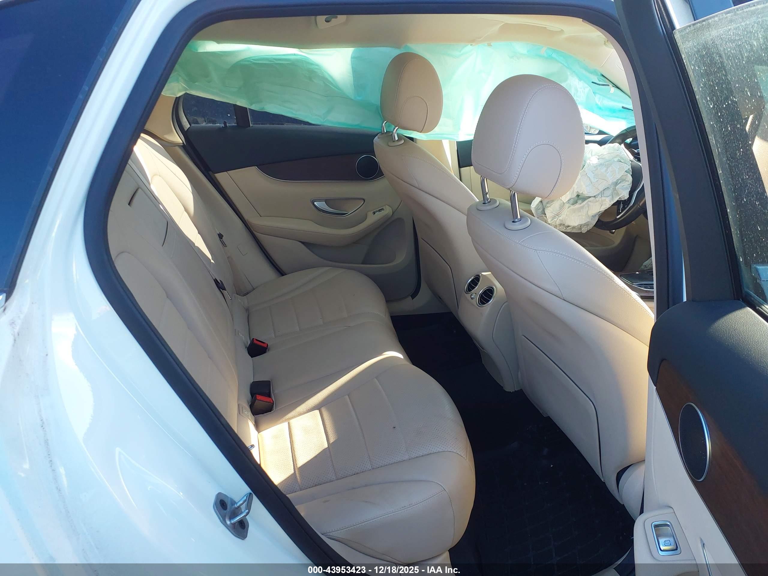 MERCEDES-BENZ GLC image 8