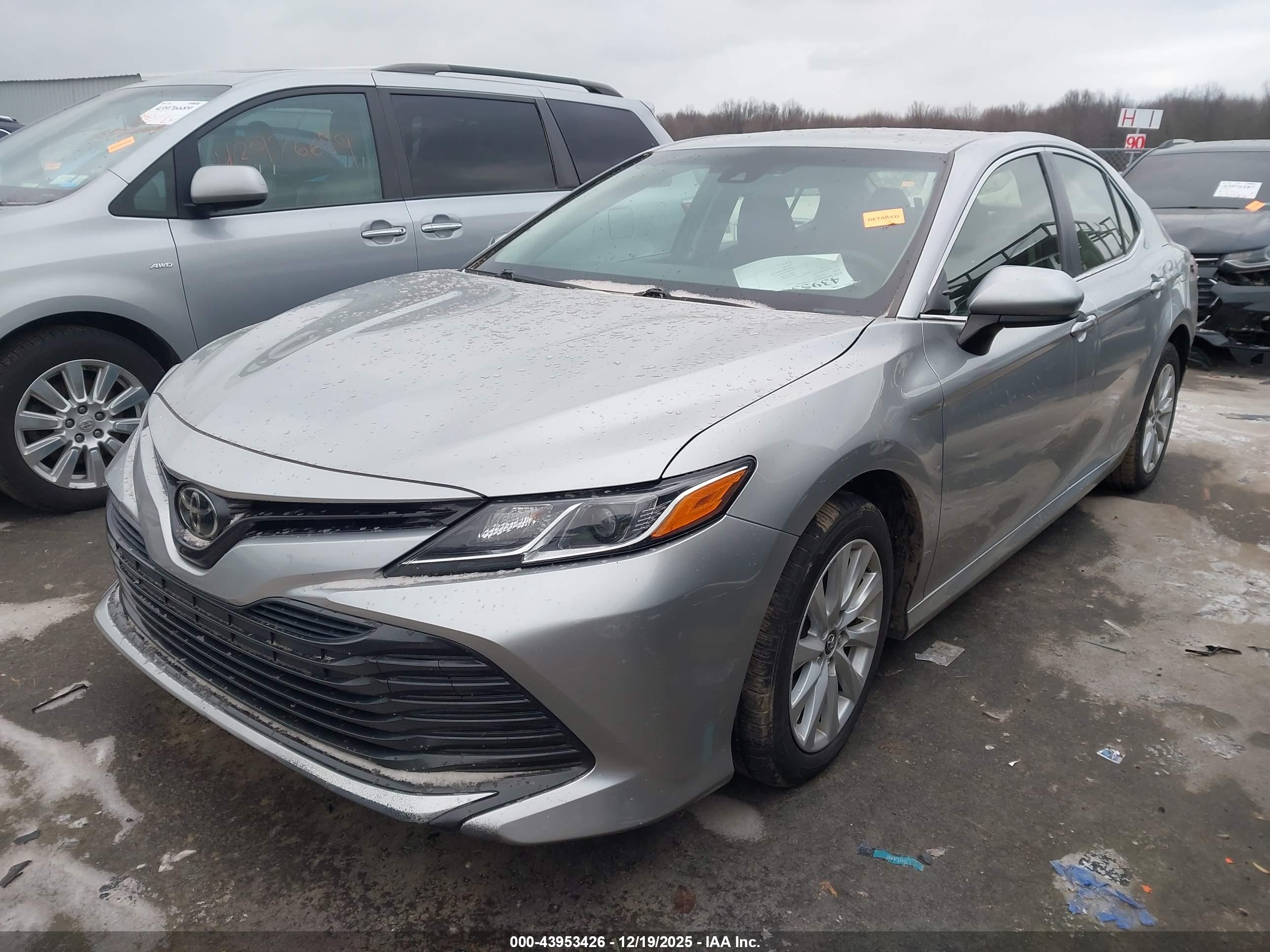 TOYOTA CAMRY image 2