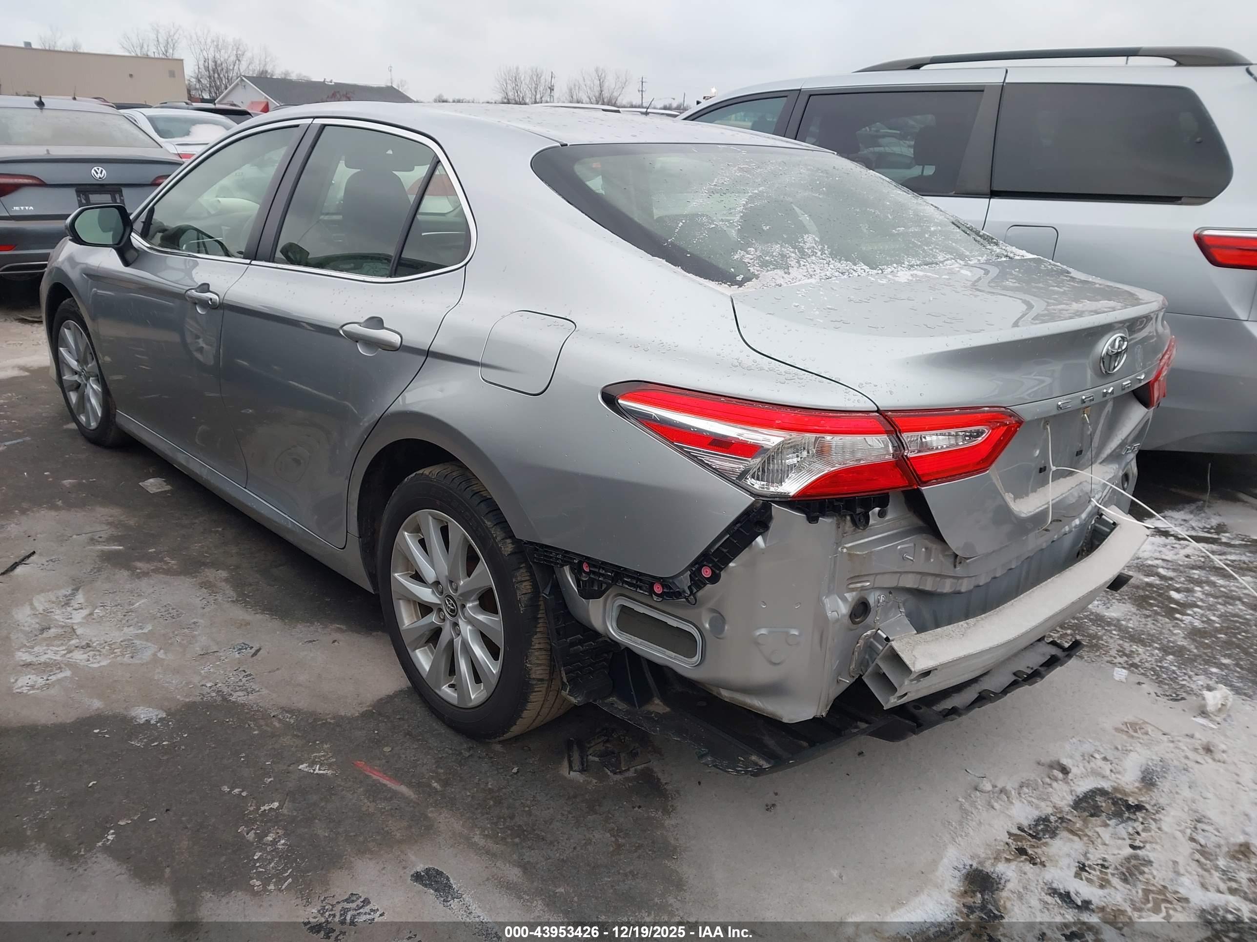 TOYOTA CAMRY image 3