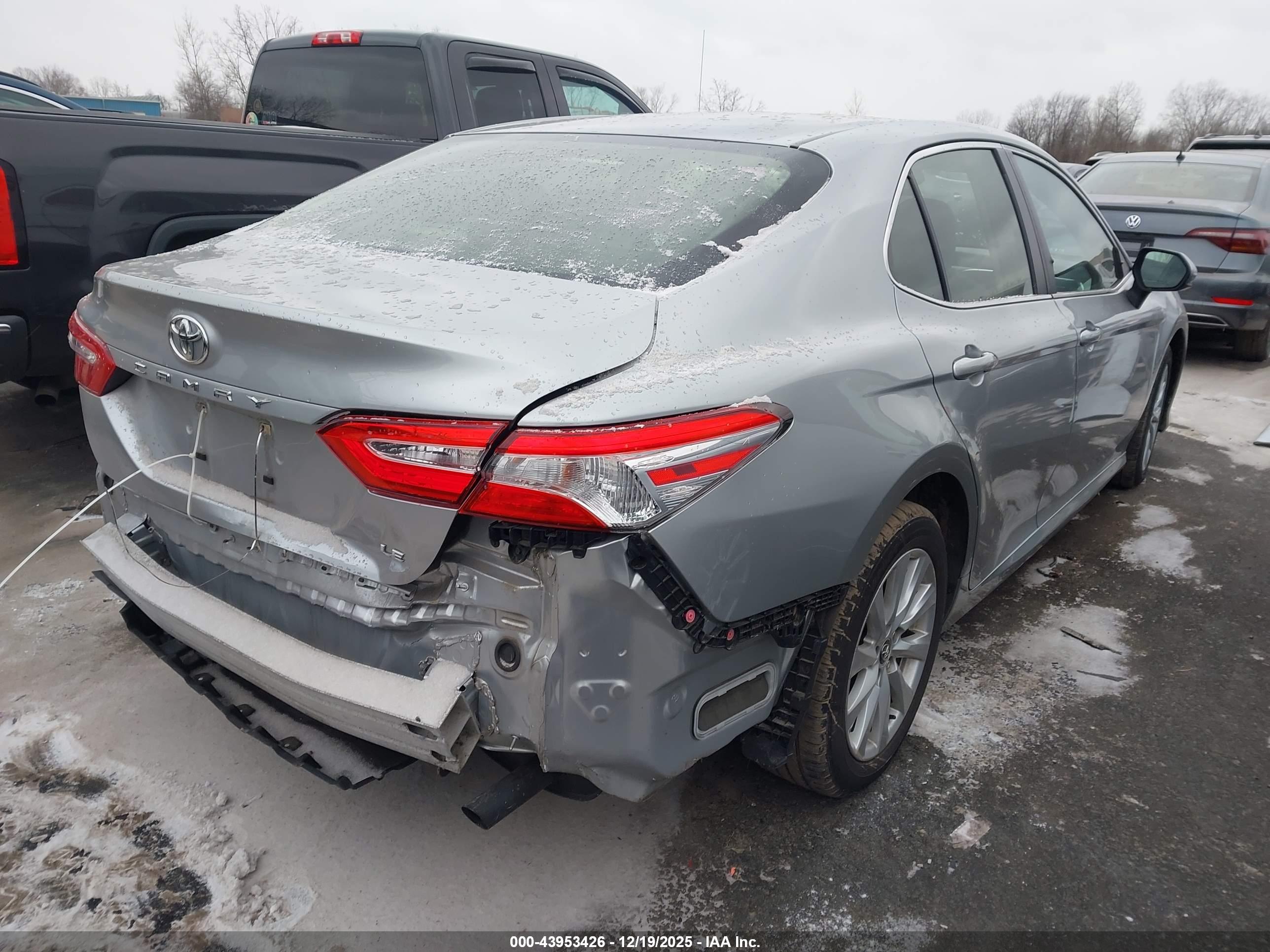 TOYOTA CAMRY image 4