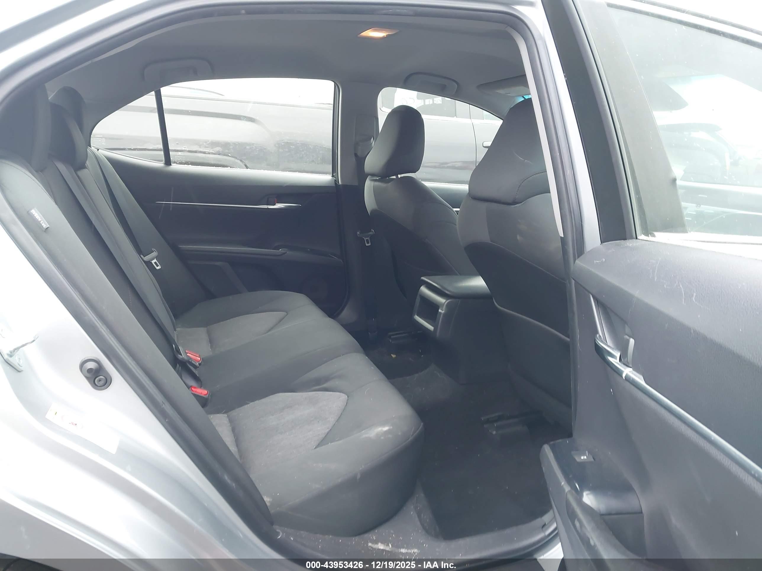 TOYOTA CAMRY image 8