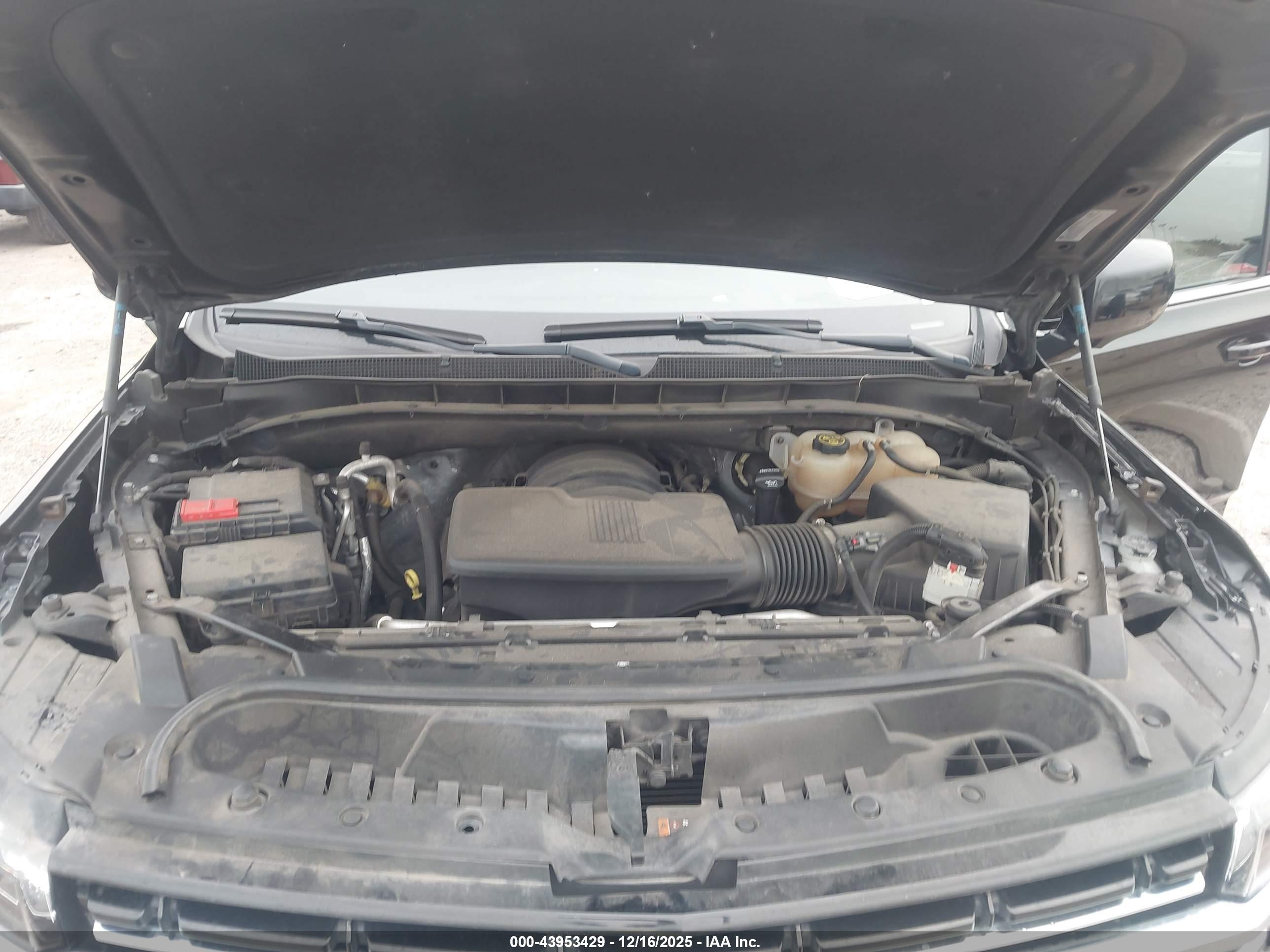 CHEVROLET SUBURBAN image 10