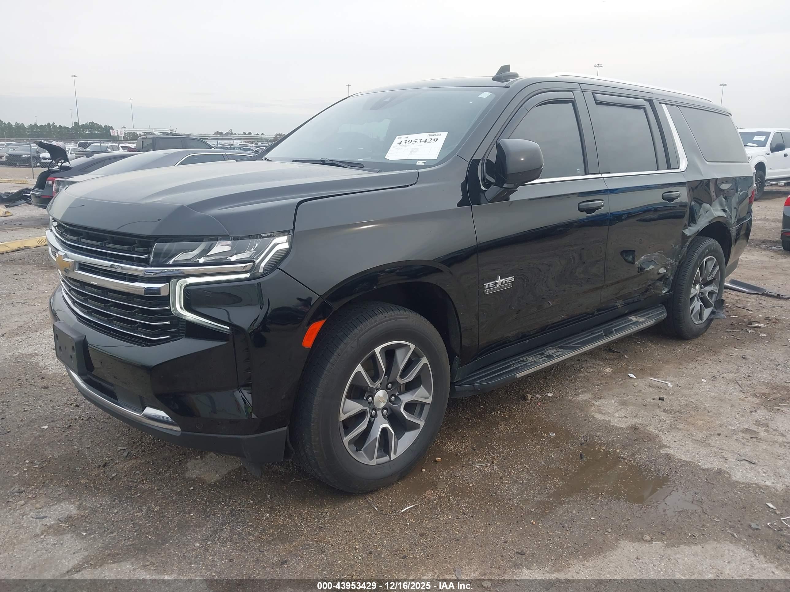 CHEVROLET SUBURBAN image 2