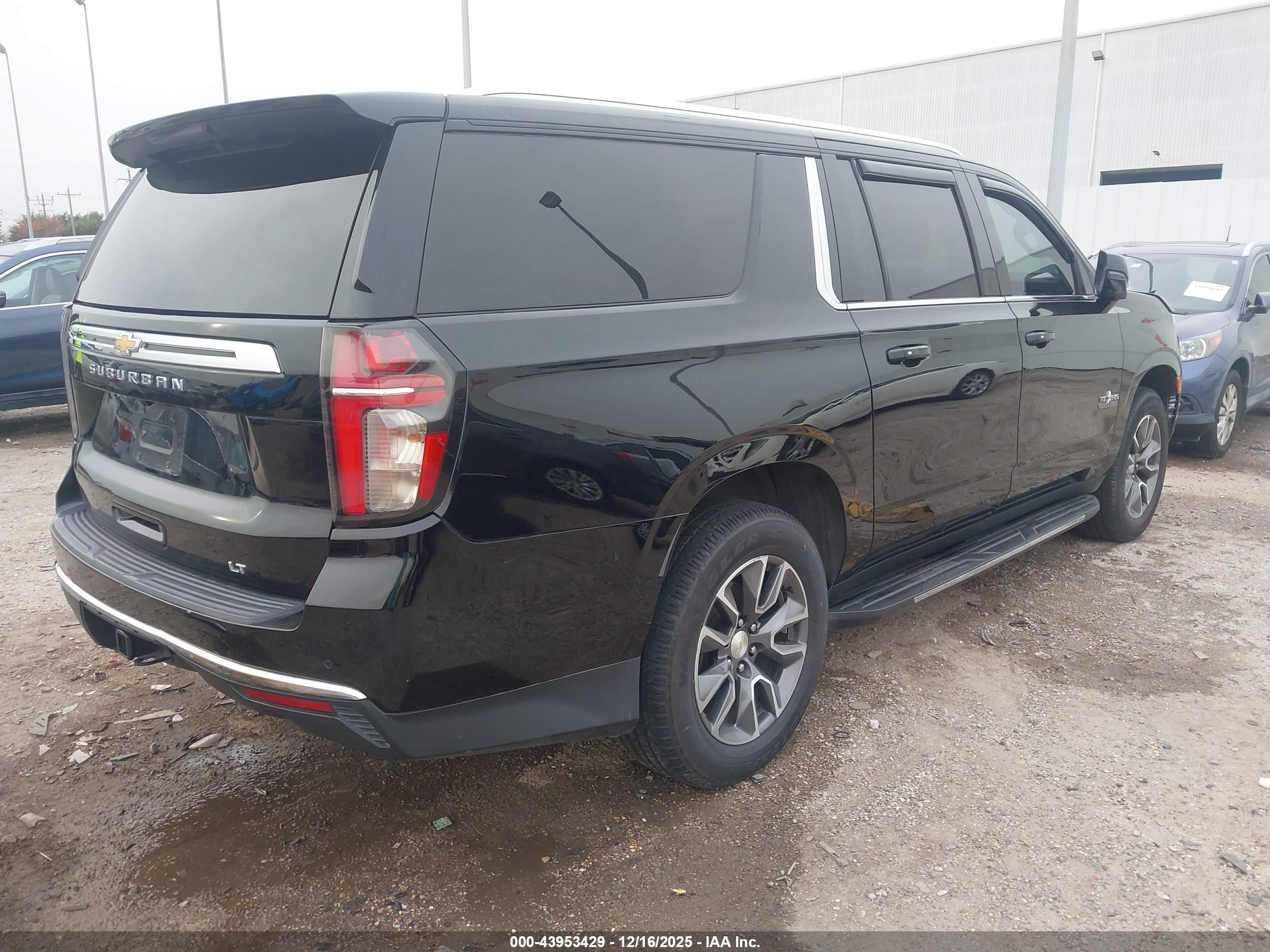 CHEVROLET SUBURBAN image 4