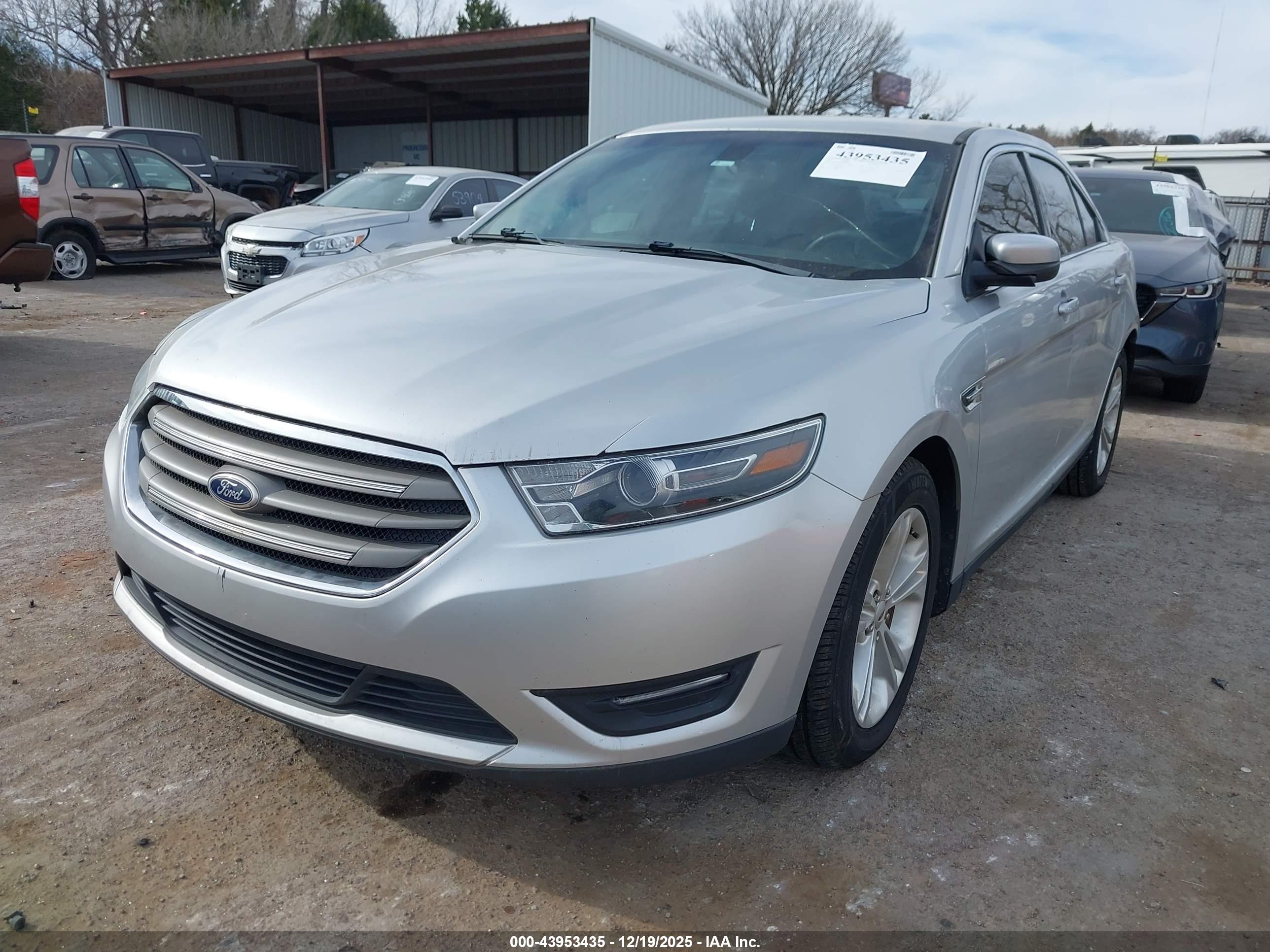 FORD TAURUS image 2