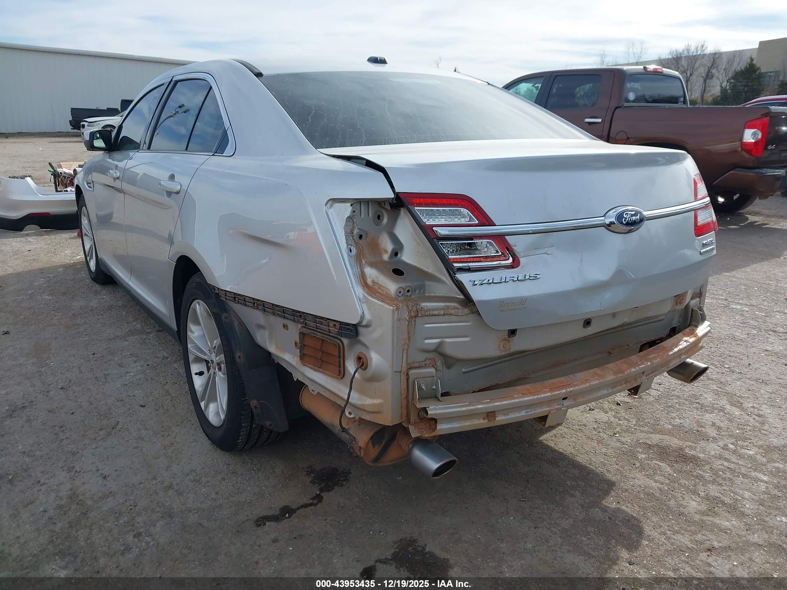 FORD TAURUS image 3