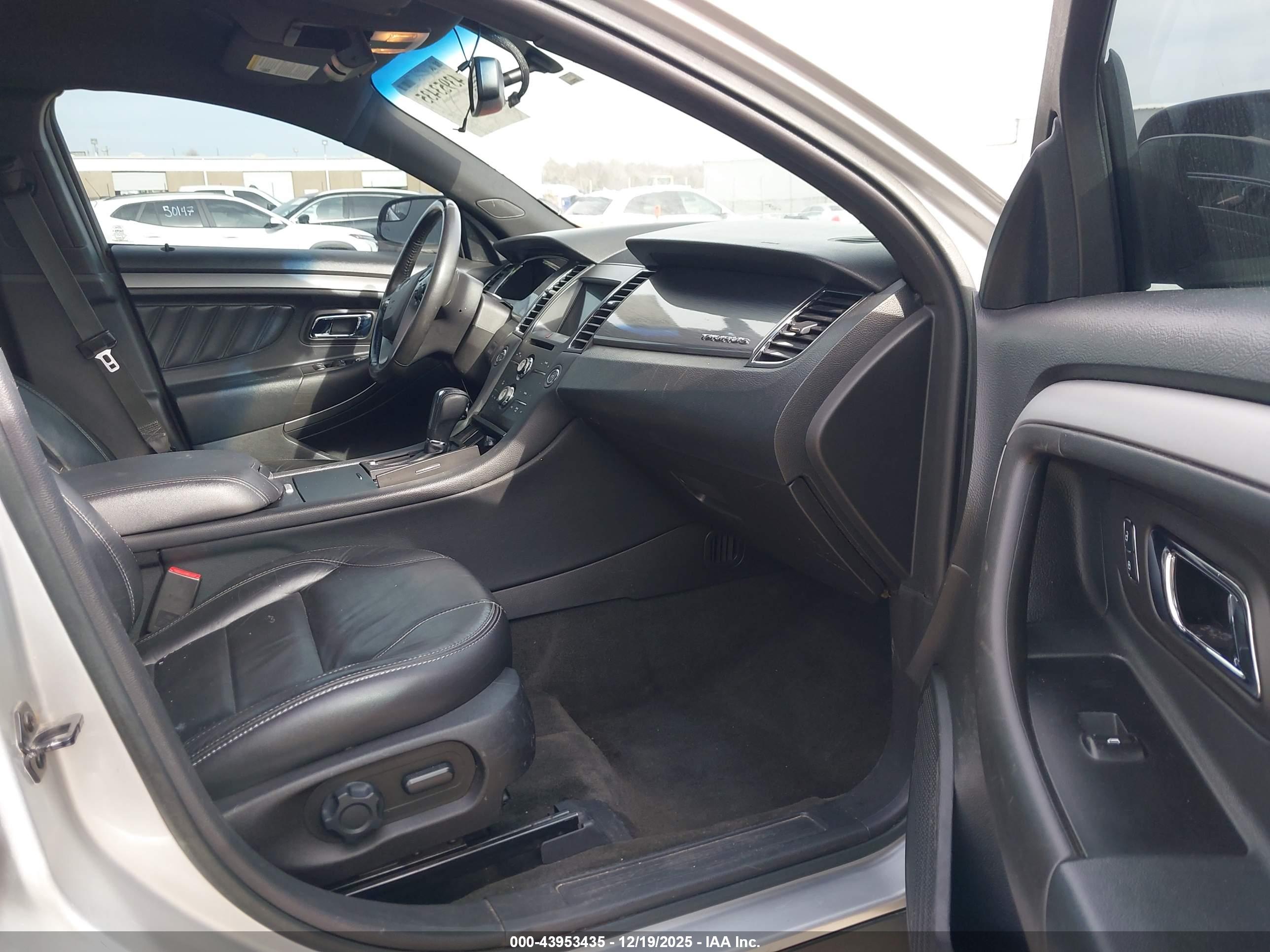 FORD TAURUS image 5