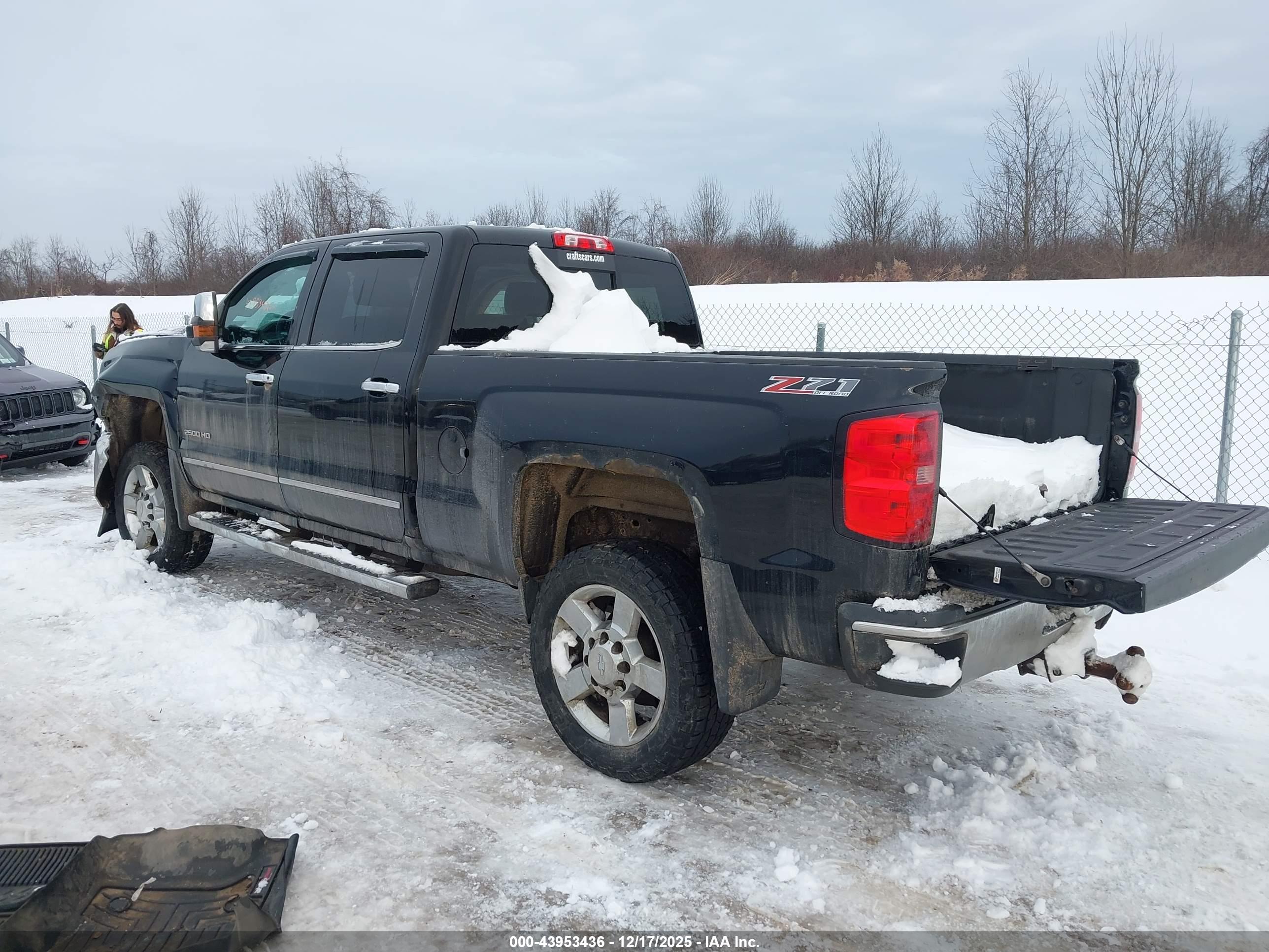 CHEVROLET SILVERADO image 3