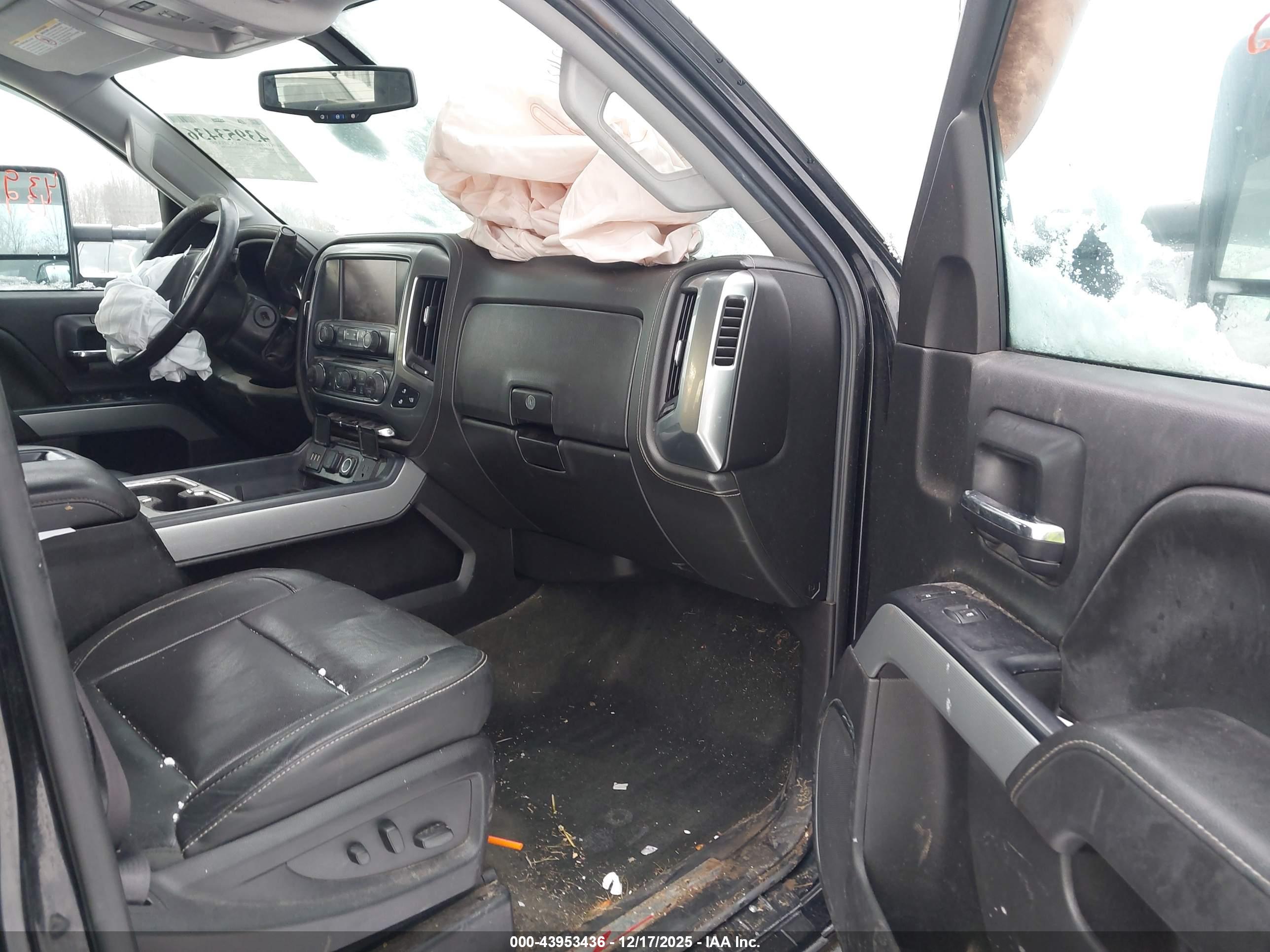 CHEVROLET SILVERADO image 5
